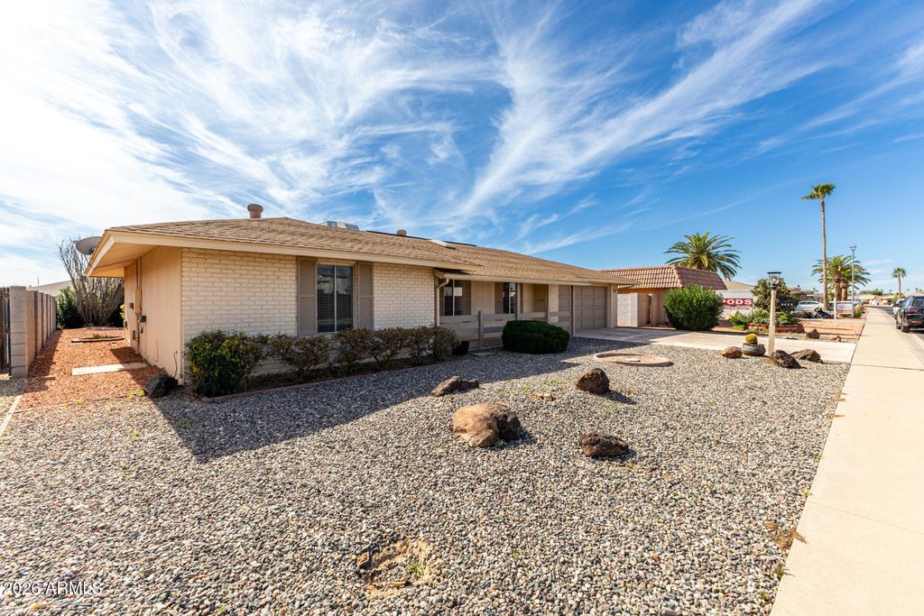 Photo of 9425 W Rolling Hills Drive, Sun City, AZ 85351 (MLS # 6984071)