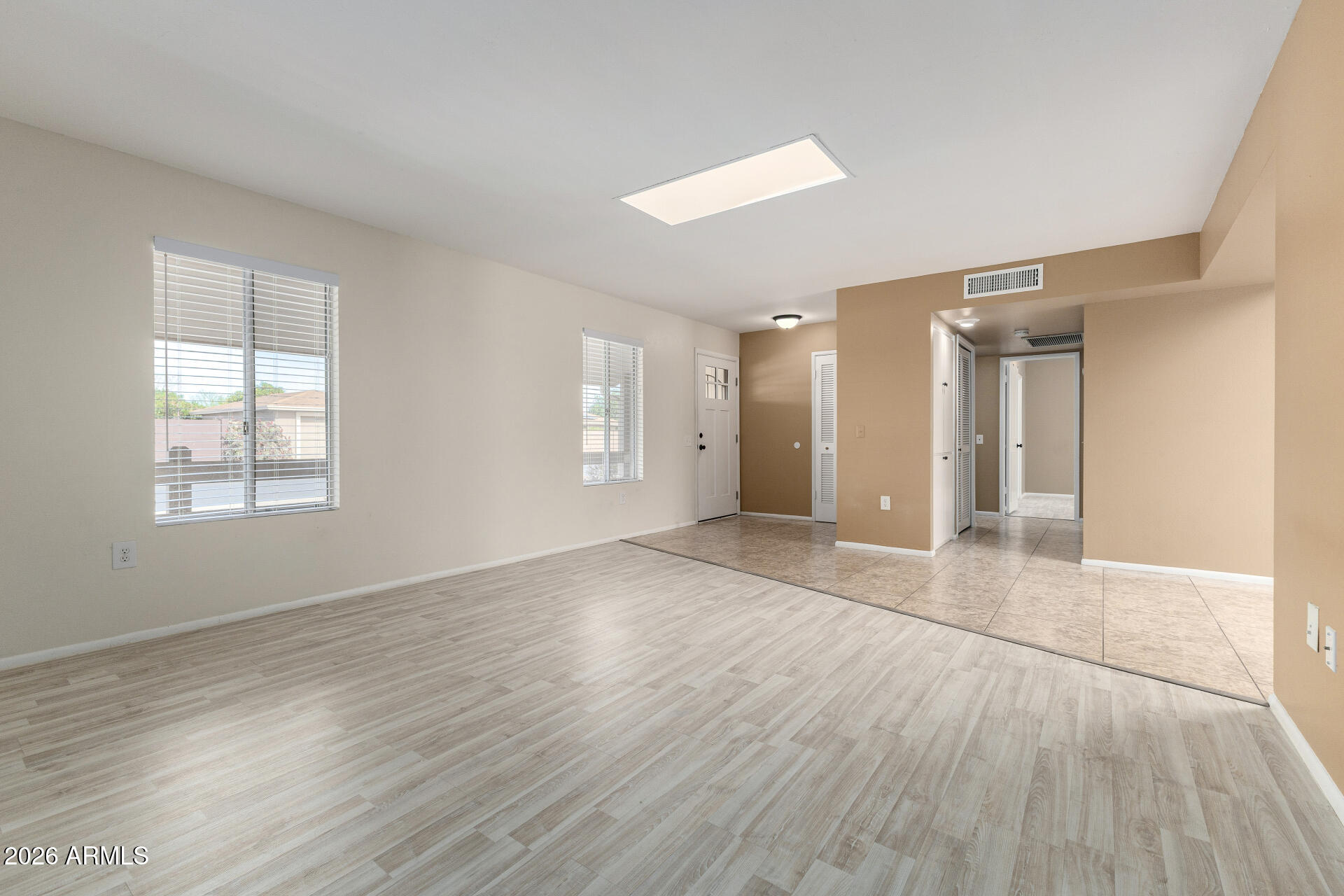 9425 W ROLLING HILLS Drive