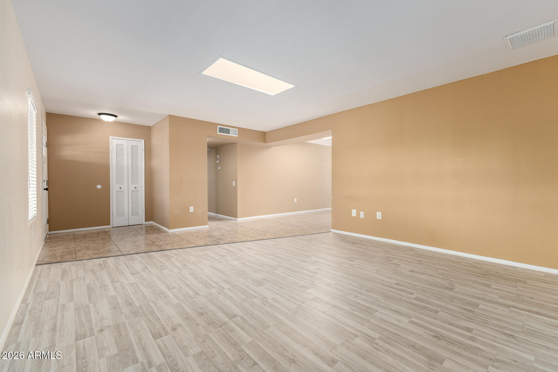 9425 W ROLLING HILLS Drive