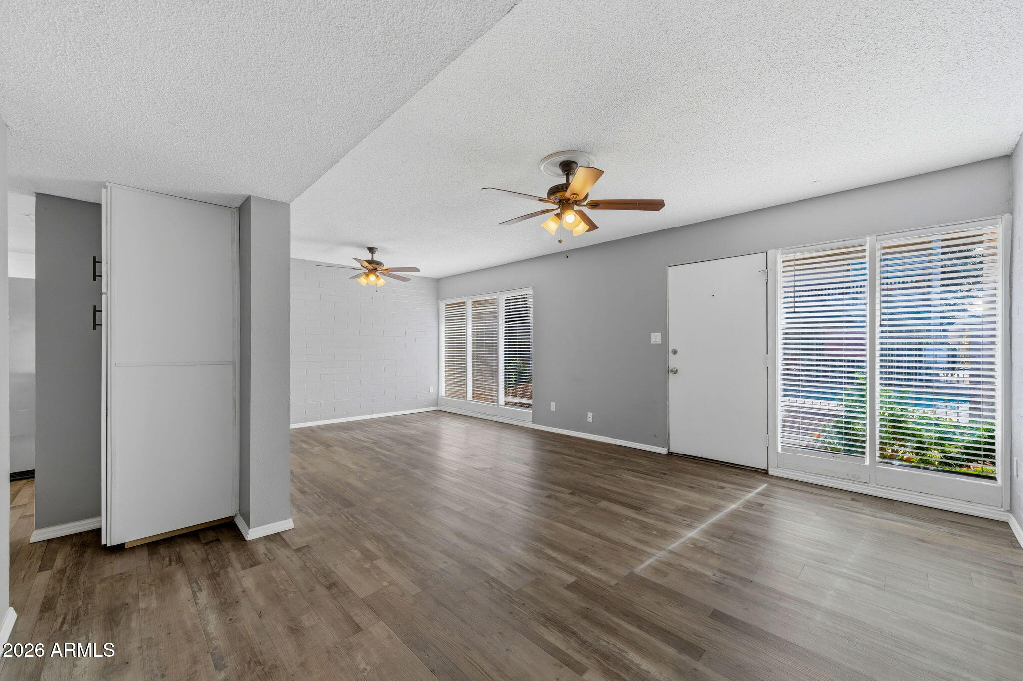 1828 W TUCKEY Lane 8