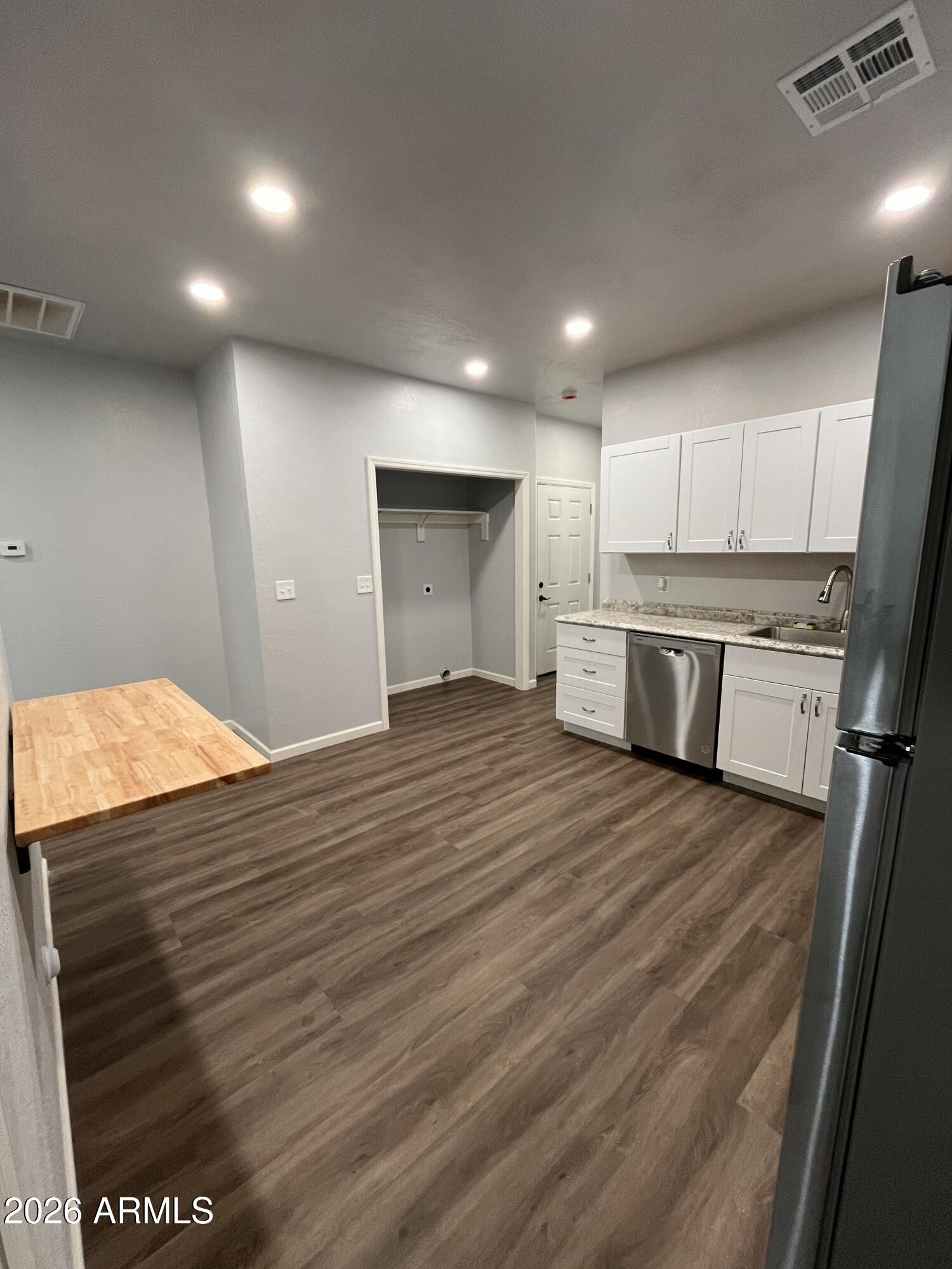 713 W Adobe Dam Drive B