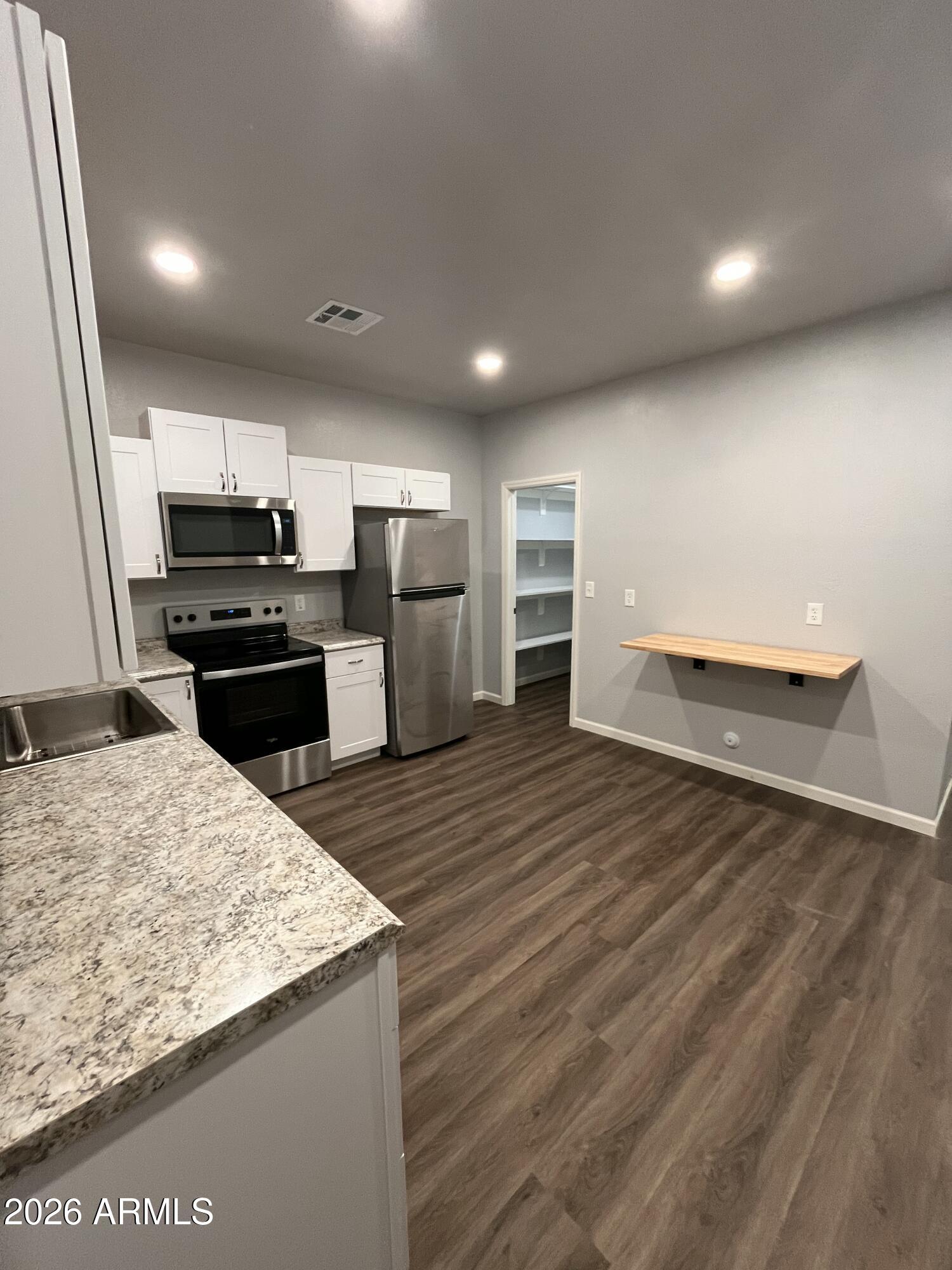 713 W Adobe Dam Drive B