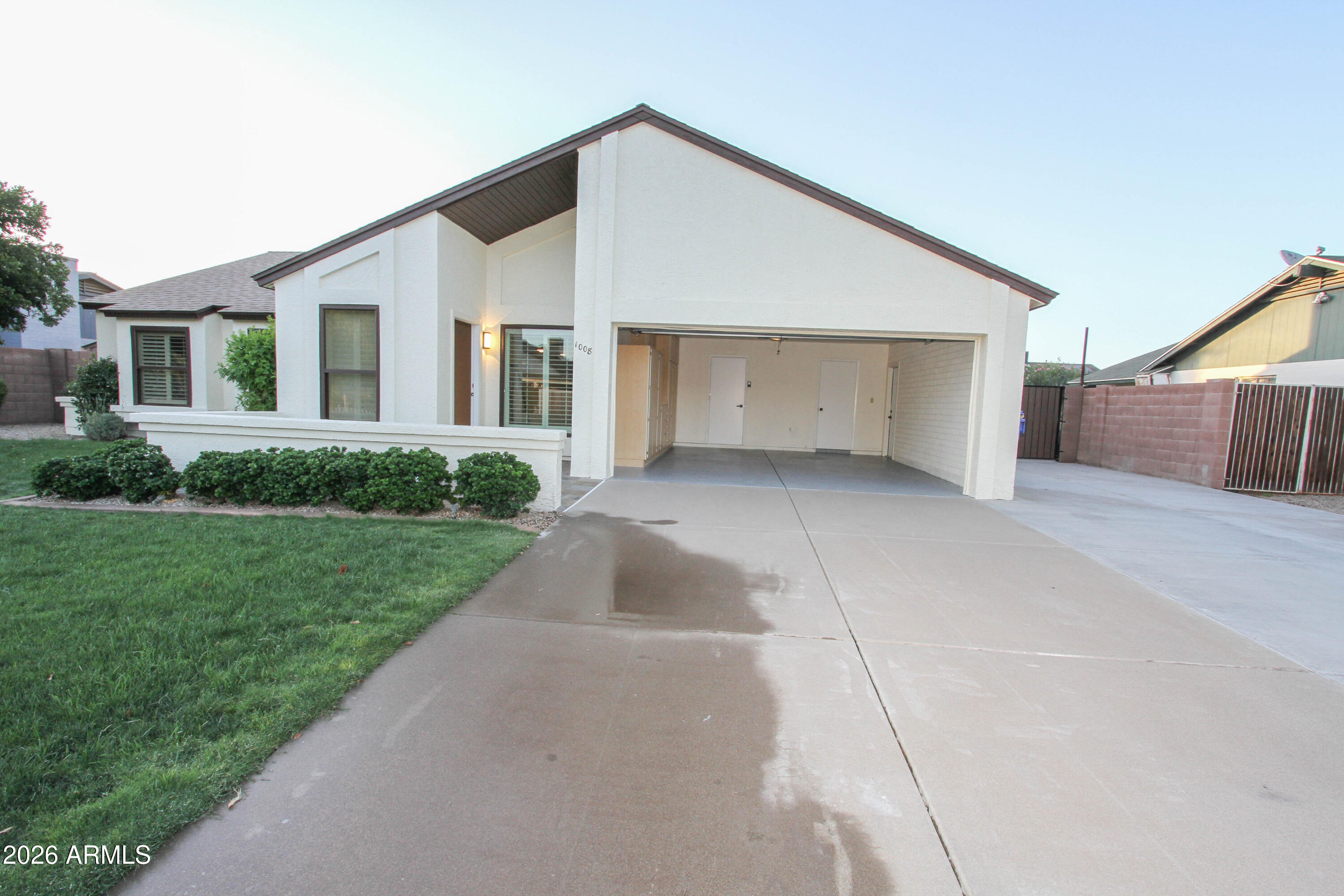 1008 W TOPEKA Drive