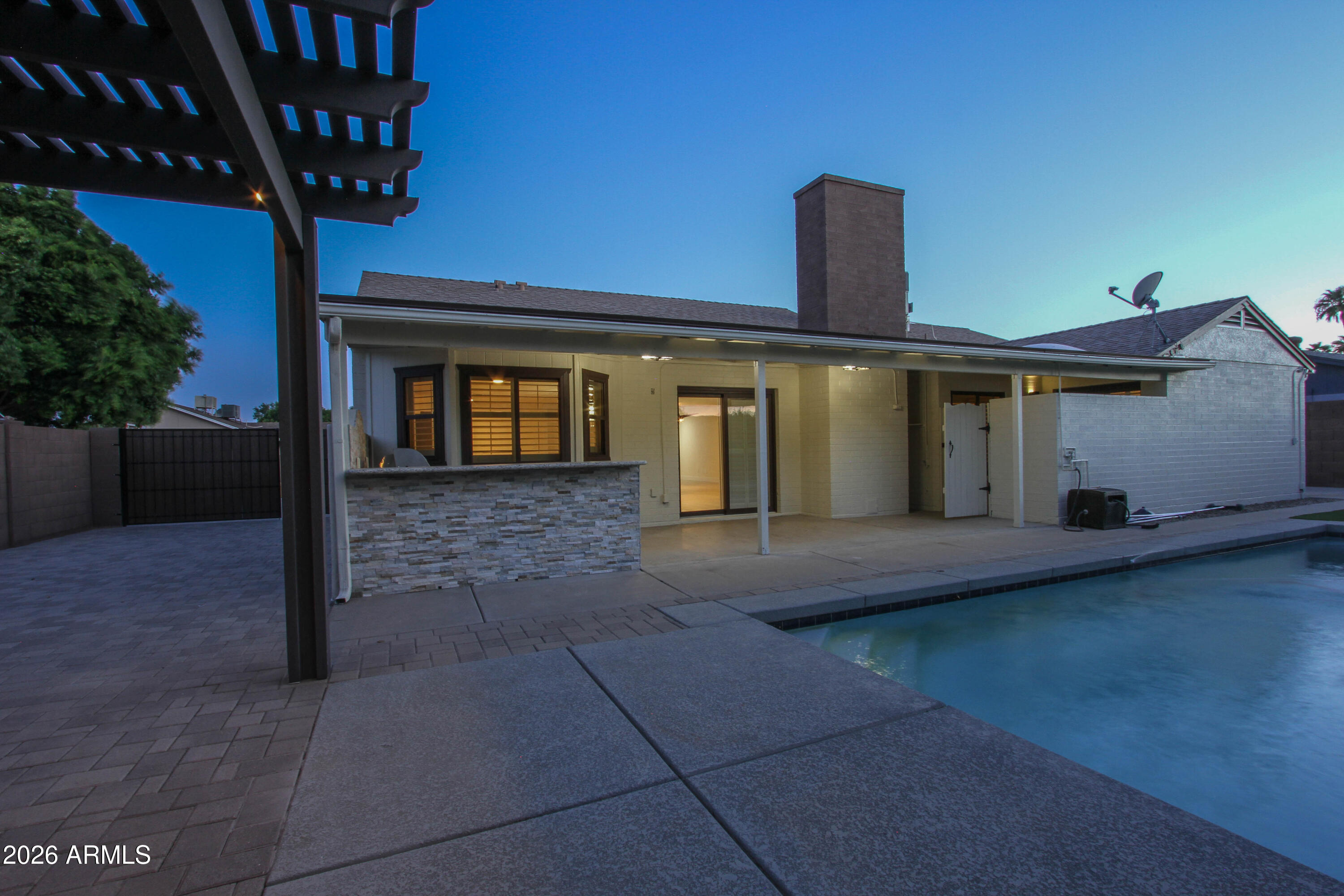 1008 W TOPEKA Drive