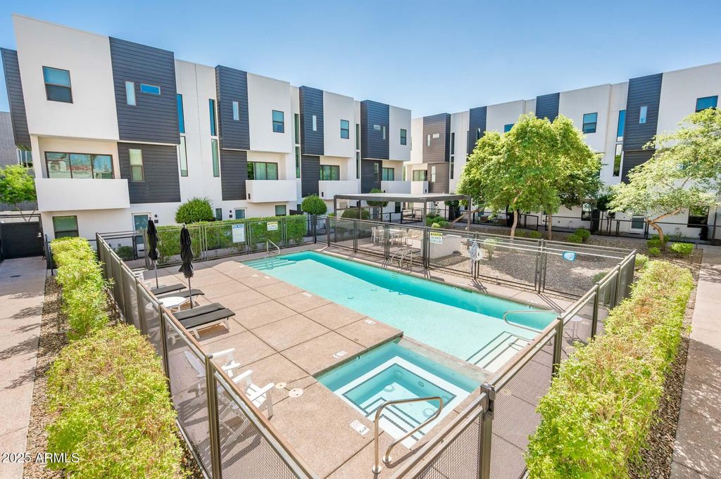 Photo of 325 E Coronado Road #13, Phoenix, AZ 85004 (MLS # 6928648)