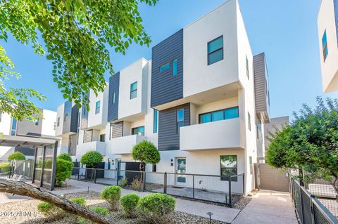 Photo of 325 E Coronado Road #13, Phoenix, AZ 85004 (MLS # 6928648)