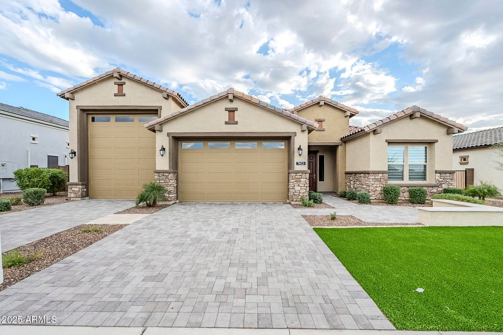 Photo of 7403 W Lisbon Lane, Peoria, AZ 85381 (MLS # 6929107)