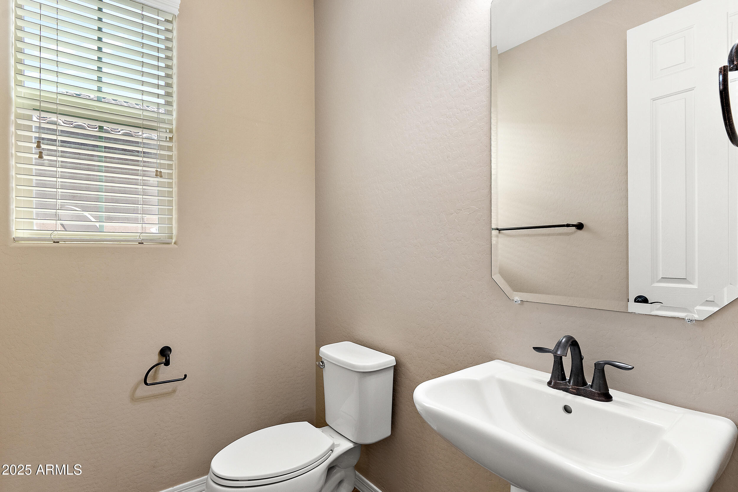 Chandler, Arizona 85249, United States, 4 Bedrooms Bedrooms, ,3 BathroomsBathrooms,Residential,Active,205113