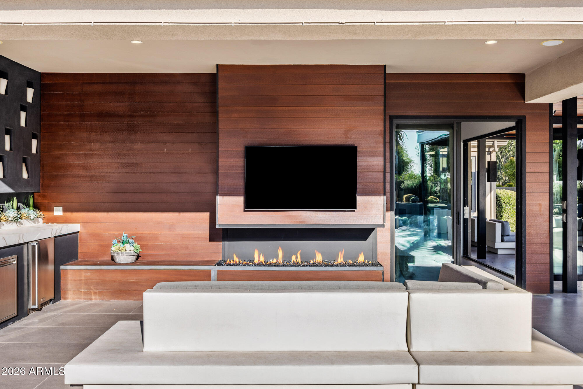 PINNACLE PEAK PLACE - Residential