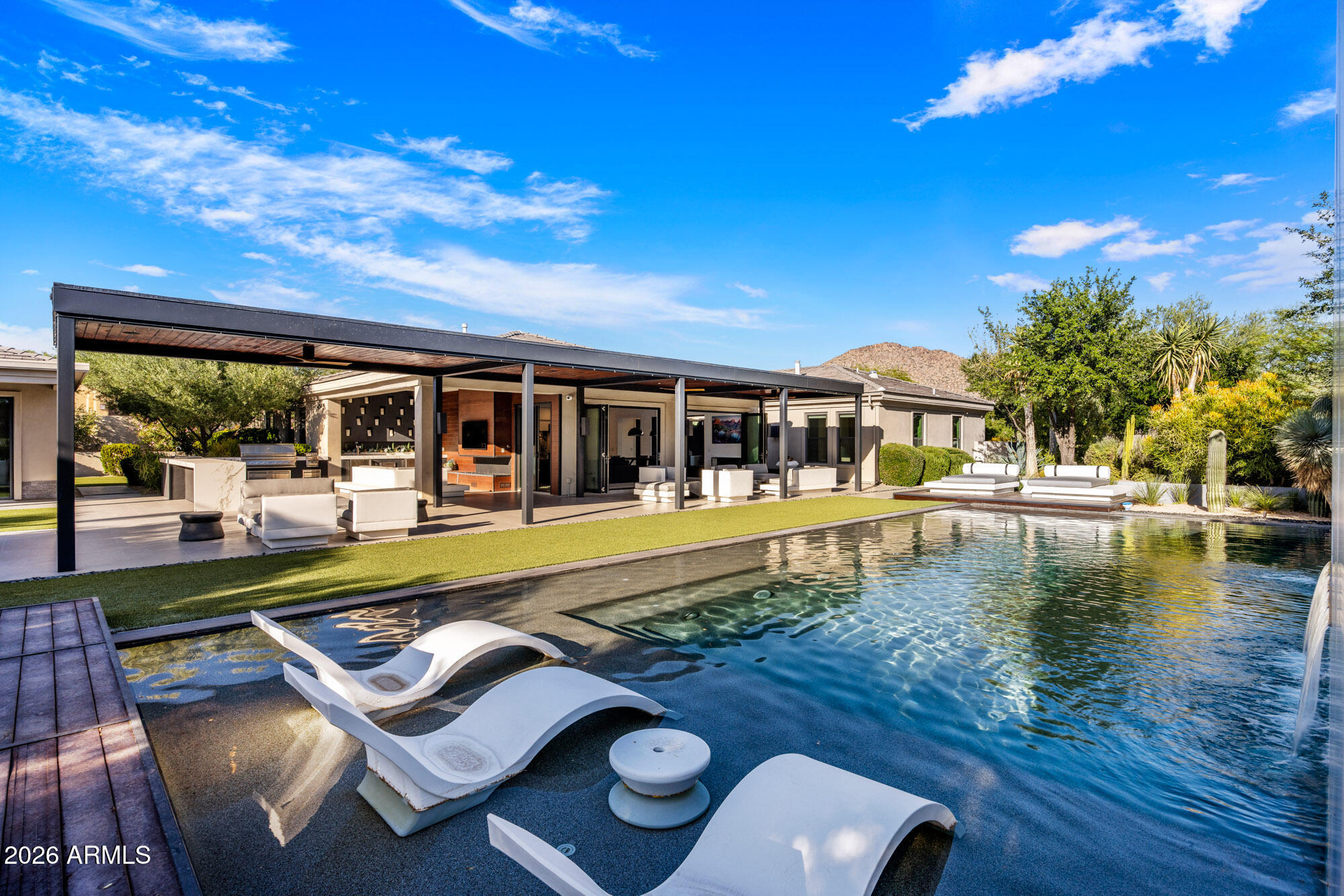 PINNACLE PEAK PLACE - Residential