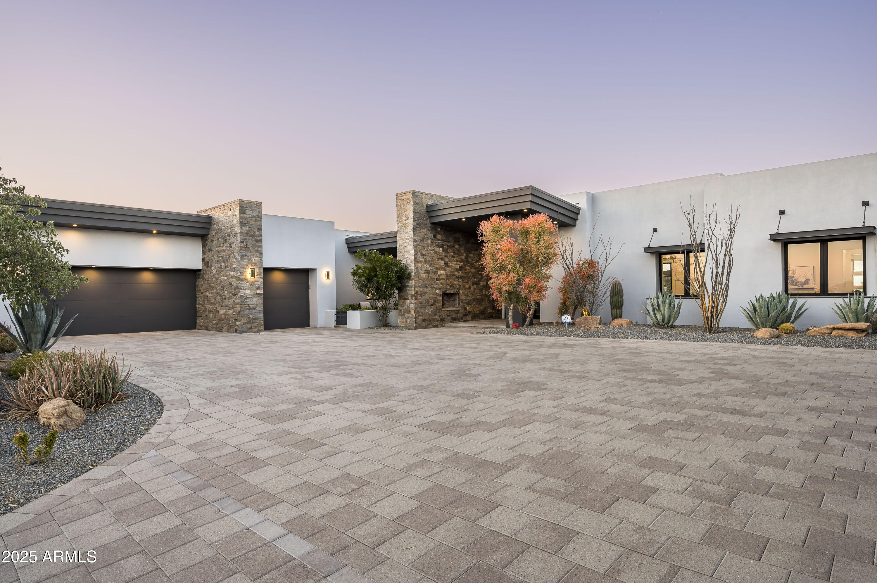 8822 E Chino Drive