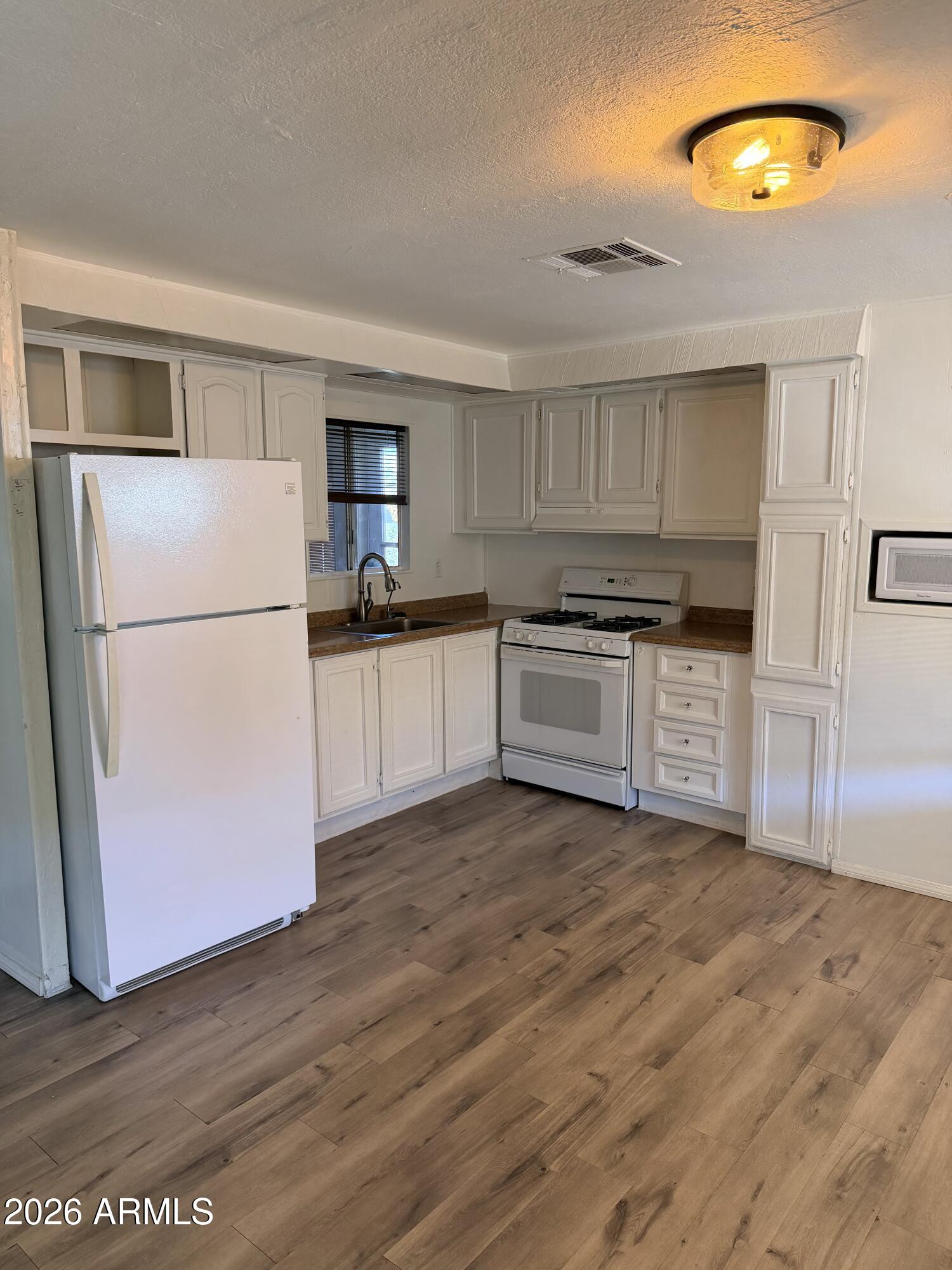 325 W State Route 89A Street 4