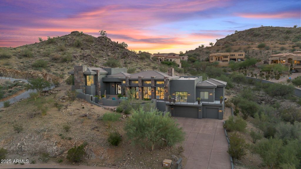 Photo of 1805 E Rocky Slope Drive, Phoenix, AZ 85048 (MLS # 7029329)
