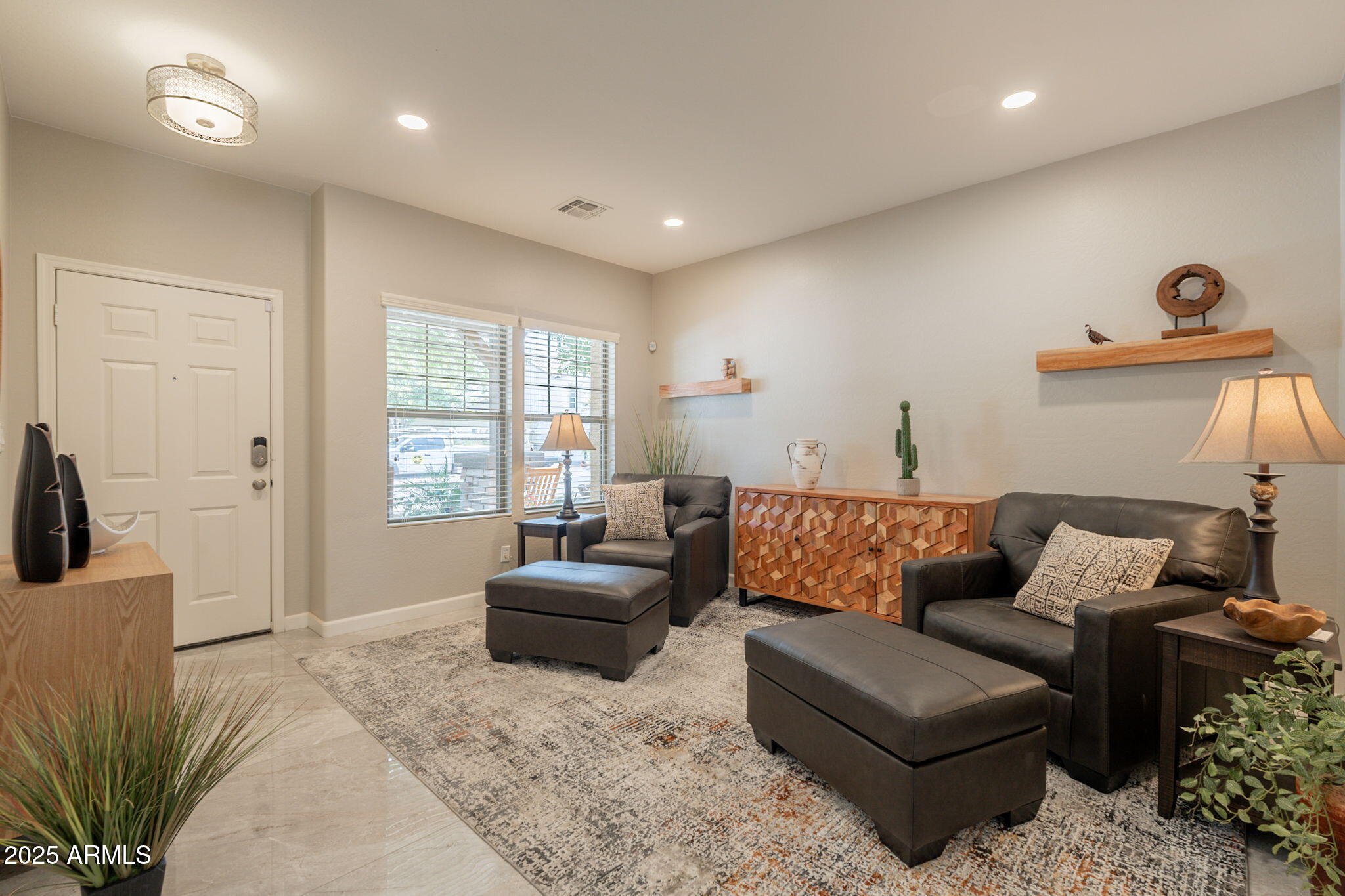 4352 E DEL RIO Drive
