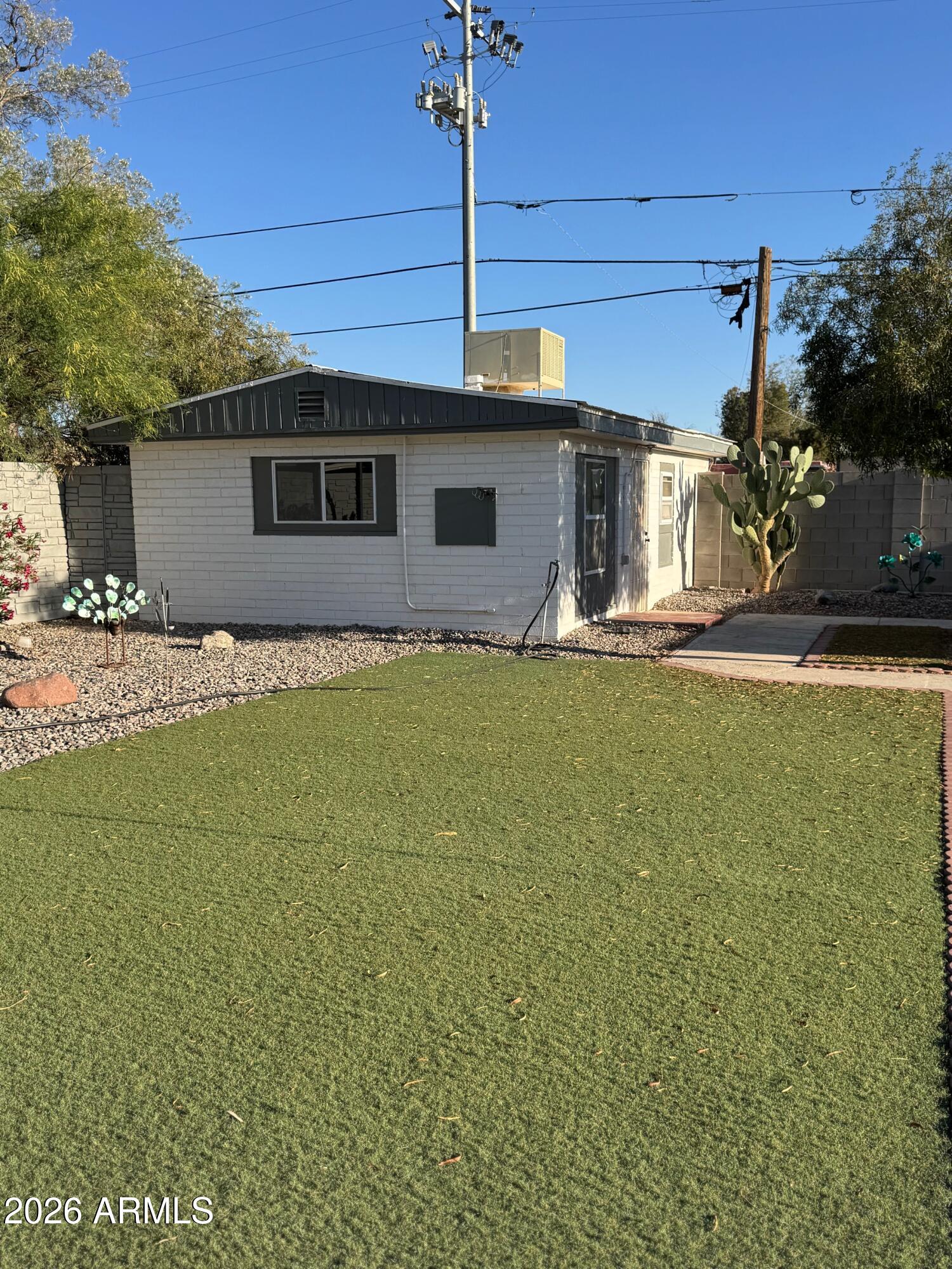 645 W NORTHERN Avenue