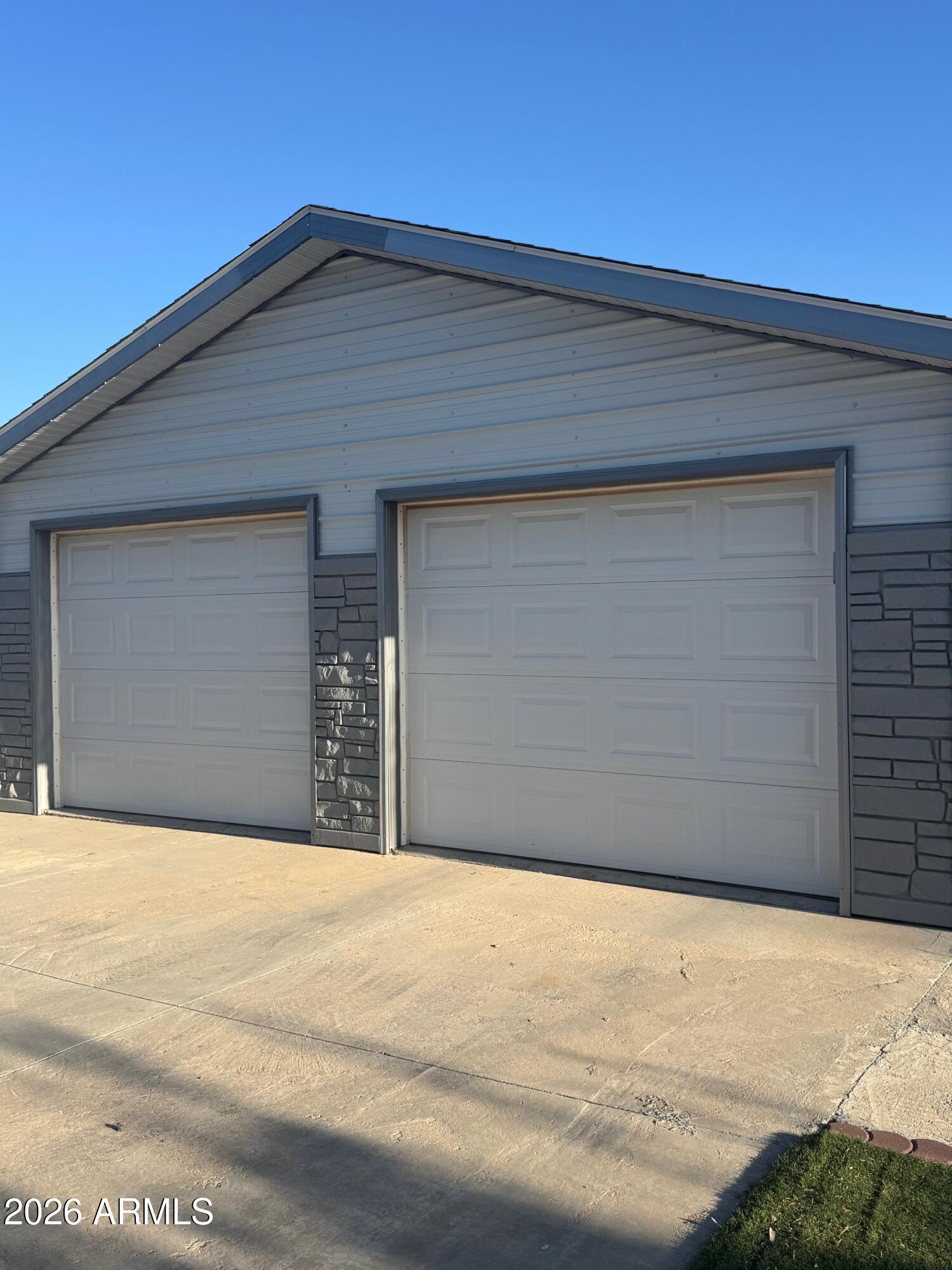 645 W NORTHERN Avenue