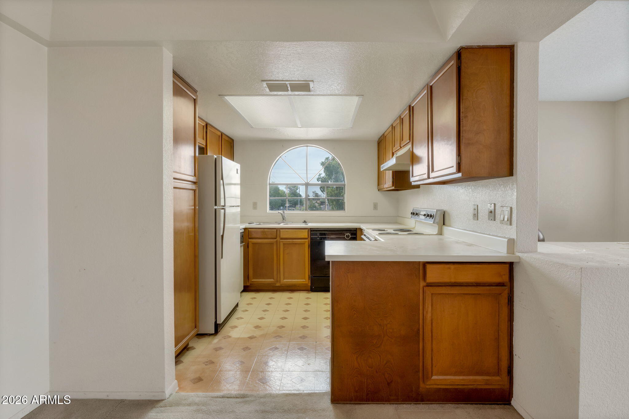 839 S WESTWOOD -- 251