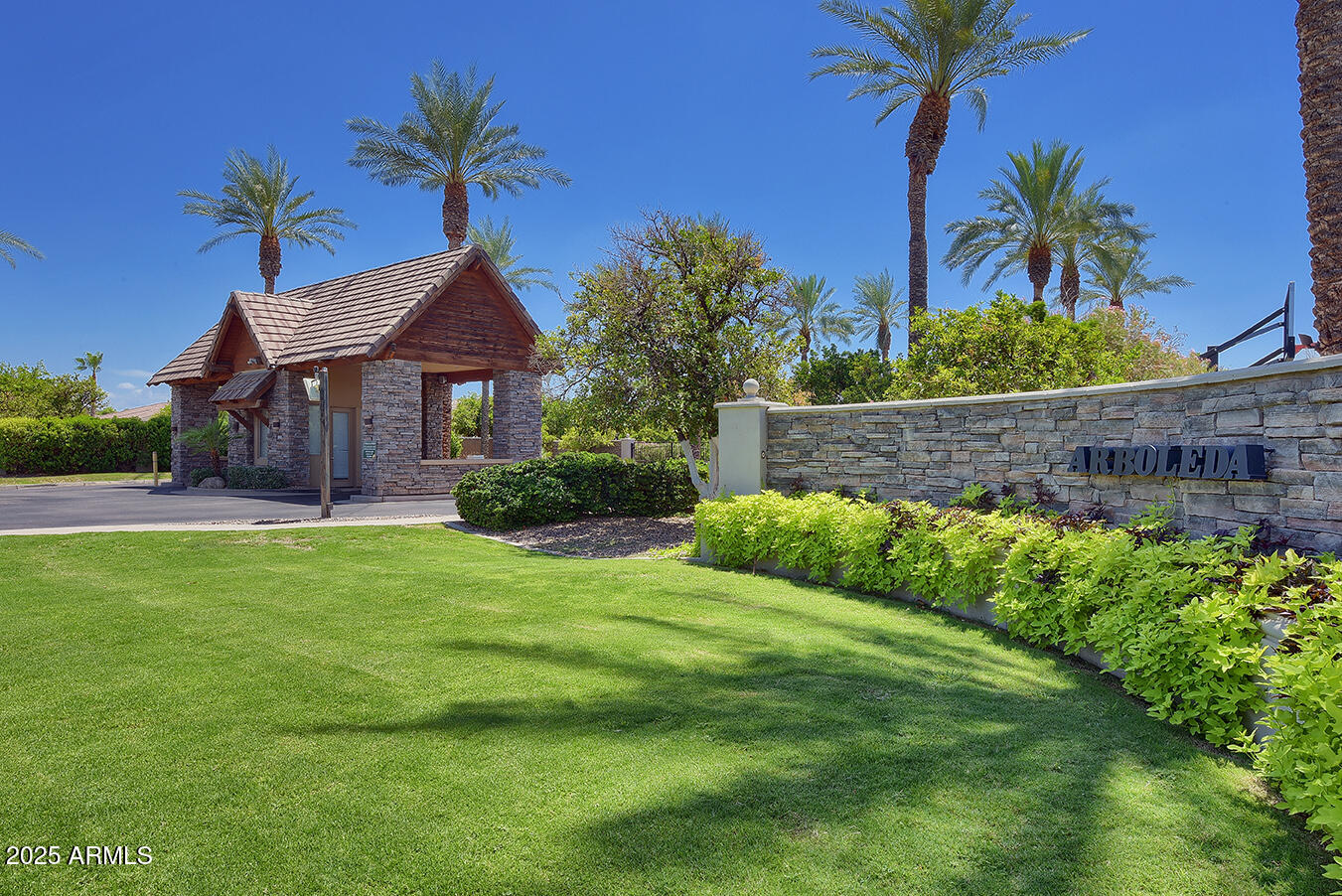 3306 E JAEGER Circle