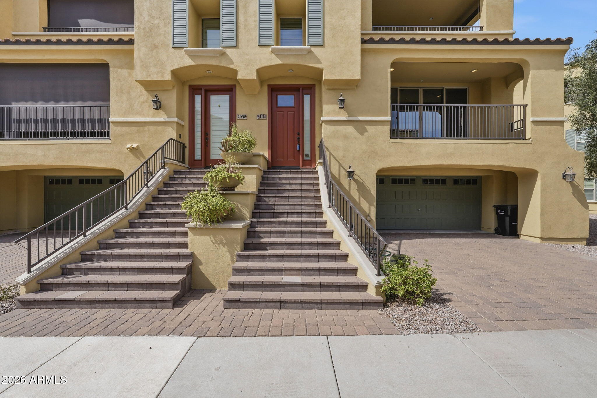 7101 W LINDA Lane