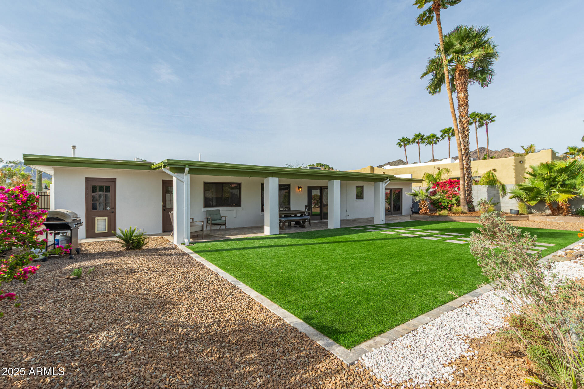 2542 E Cochise Road