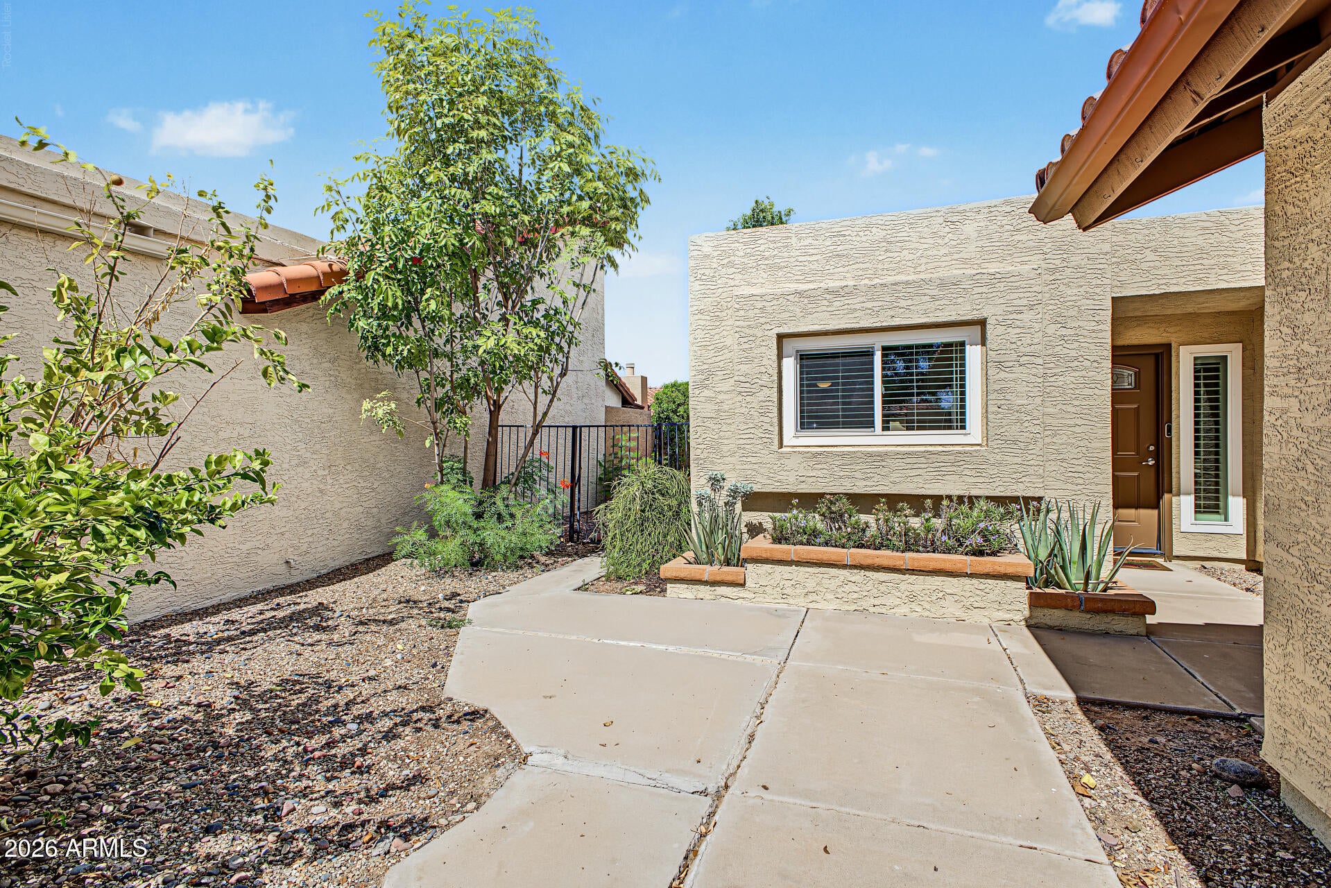 2226 E FAIRVIEW Avenue
