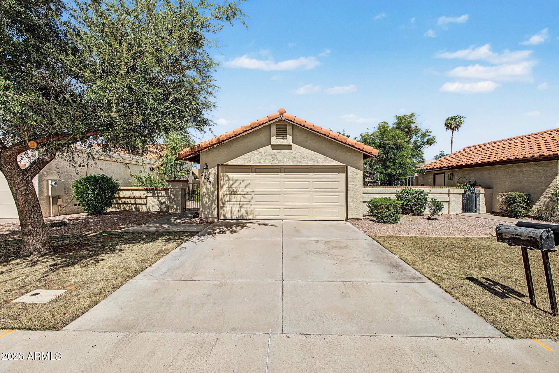 2226 E FAIRVIEW Avenue