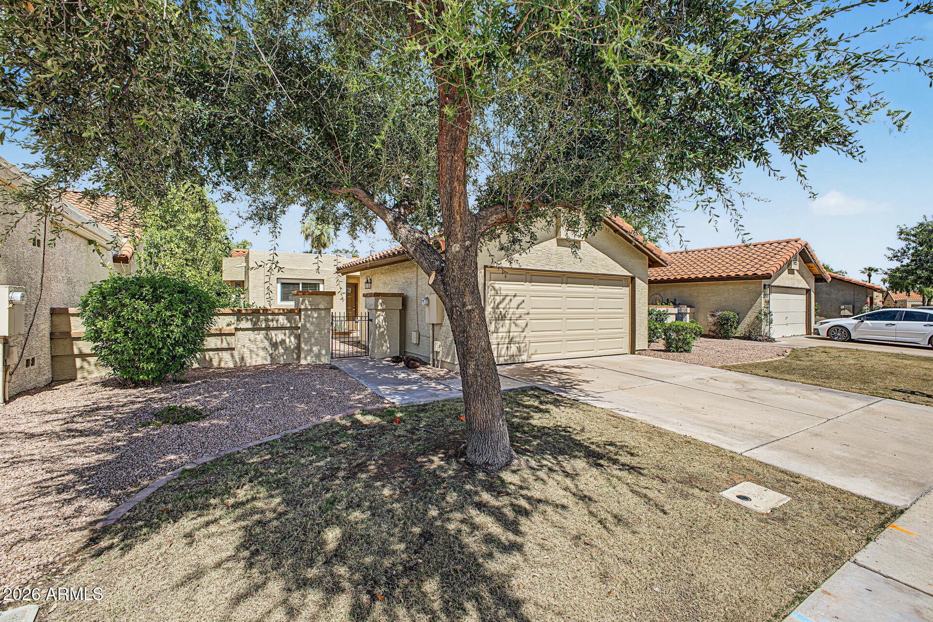 2226 E FAIRVIEW Avenue