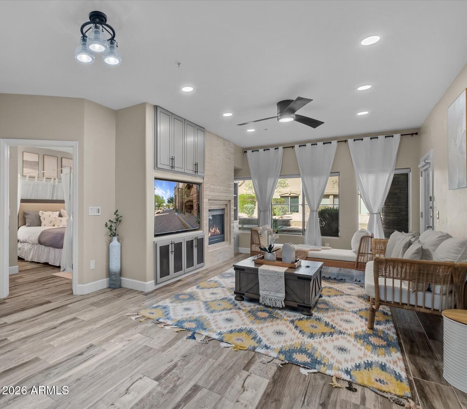5350 E DEER VALLEY Drive 1250