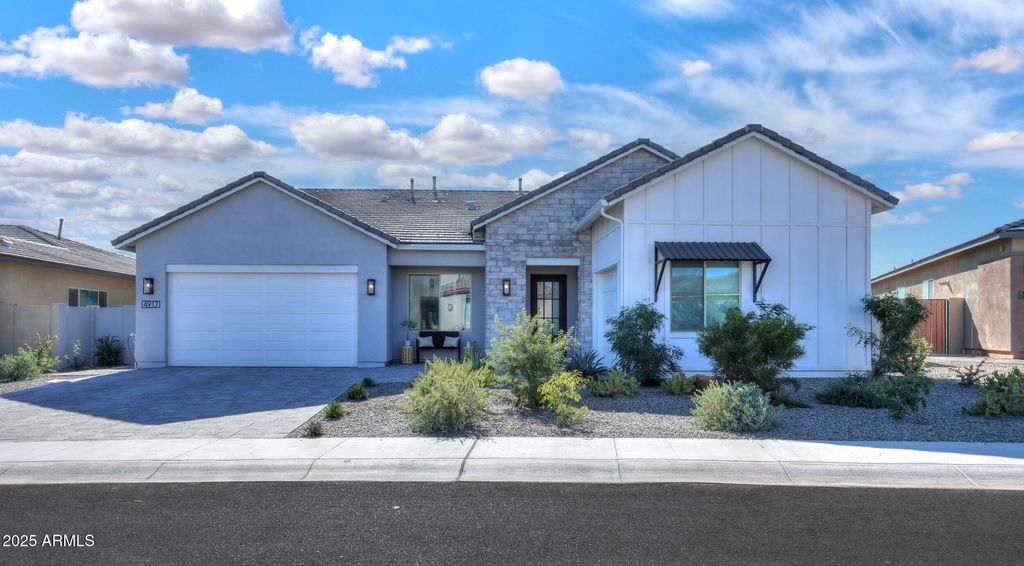 Photo of 4917 W Rogers Pass, San Tan Valley, AZ 85144 (MLS # 6955969)