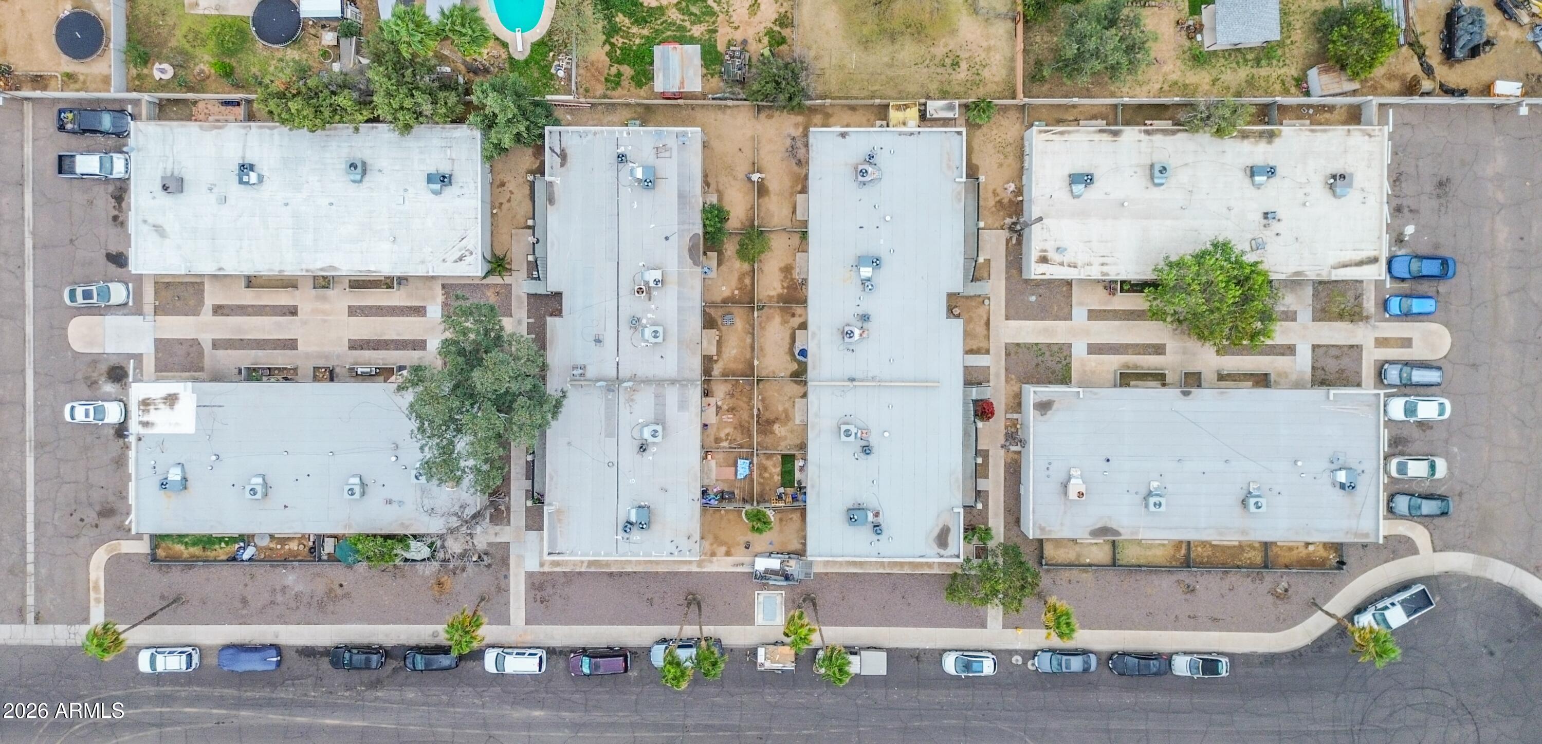 5820 W CLAREMONT Street