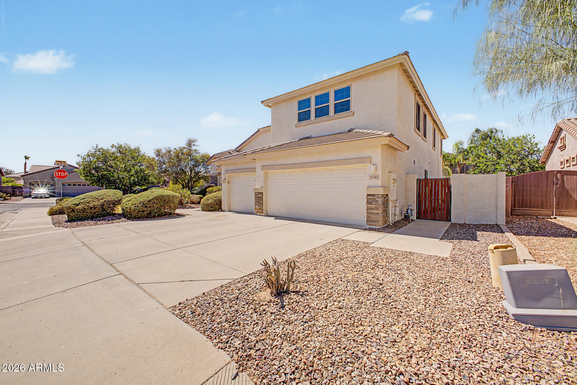 2540 E HAZELTINE Way