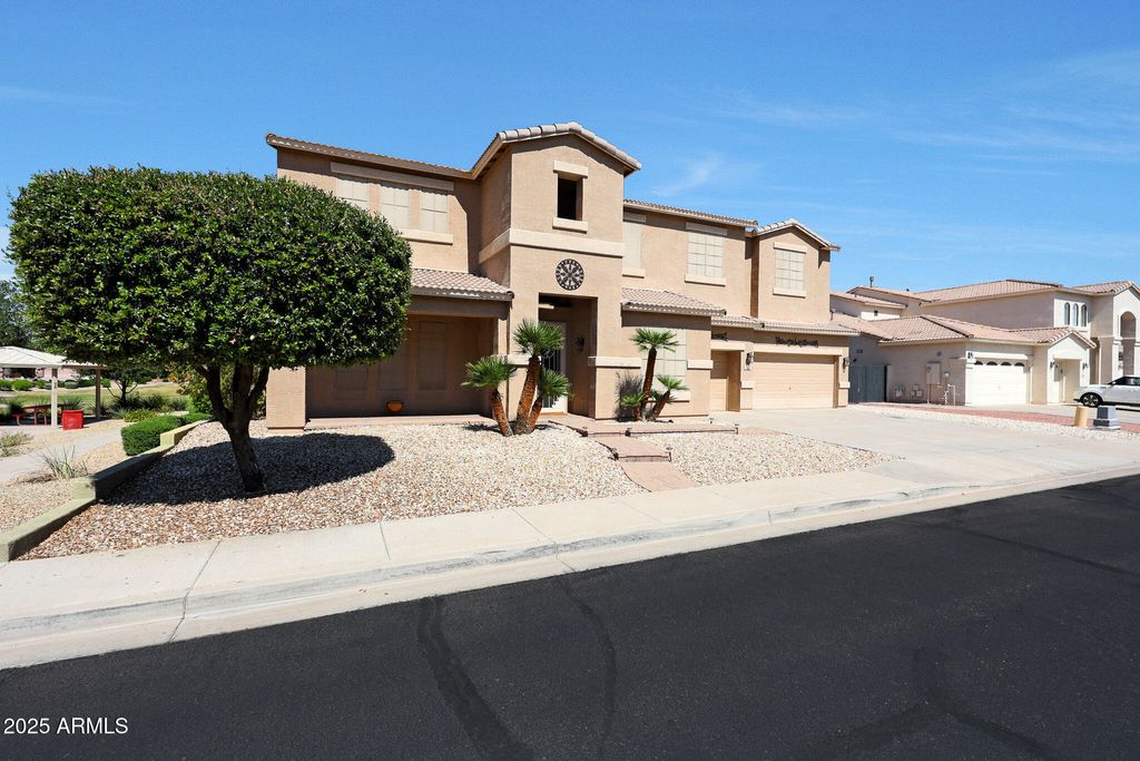 Photo of 8232 W Crocus Drive, Peoria, AZ 85381 (MLS # 6927187)