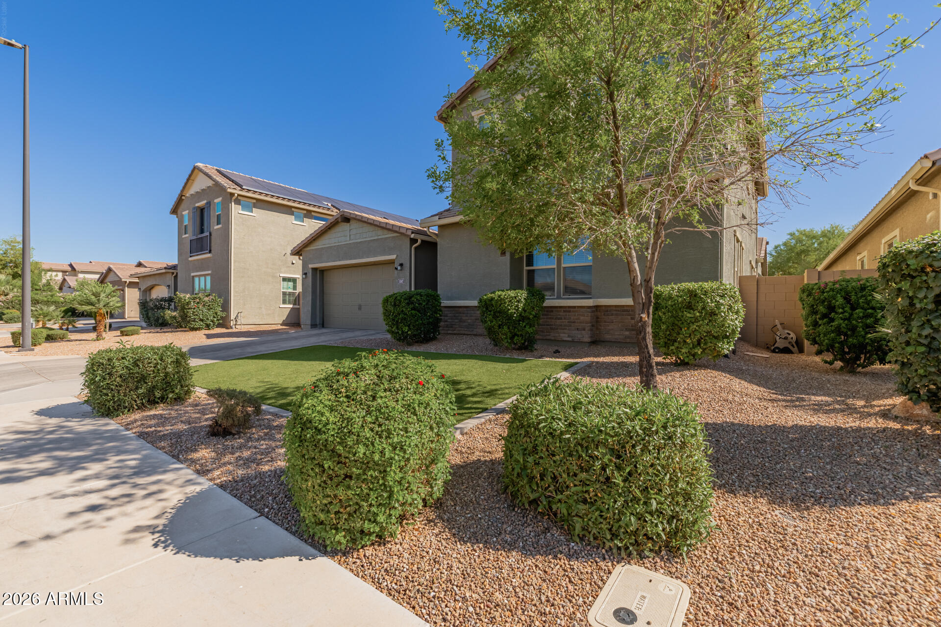 1087 E KNIGHTSBRIDGE Way