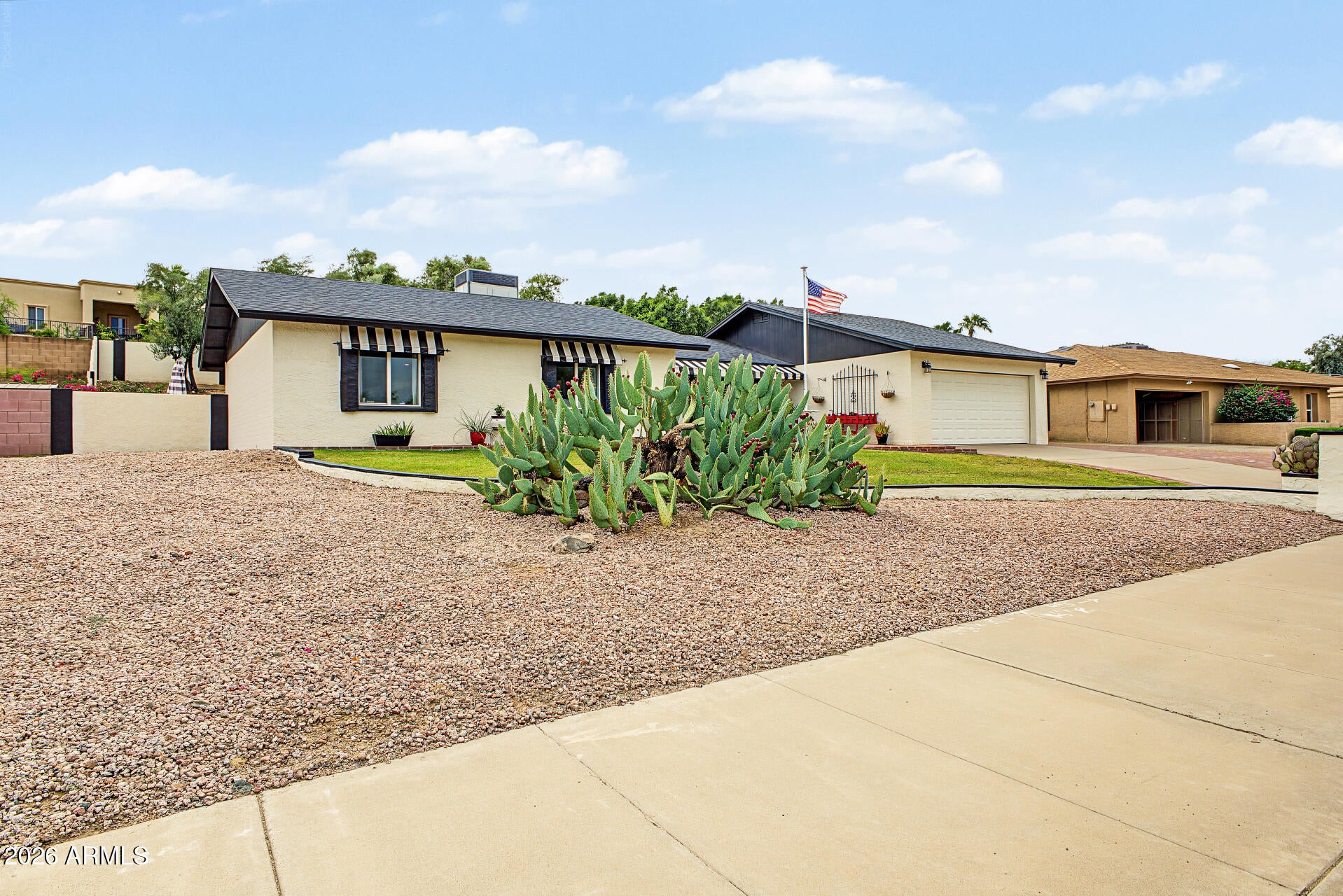 2843 E ACOMA Drive