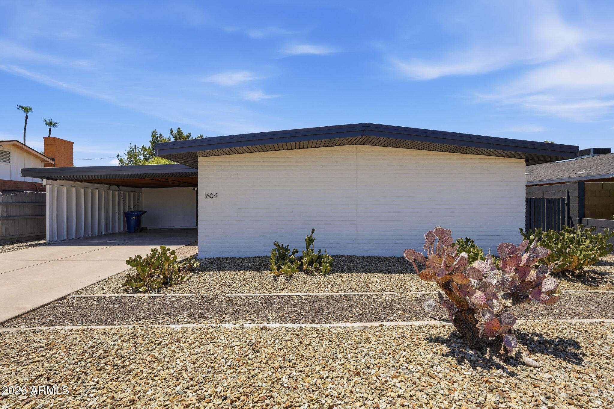 1609 E Gaylon