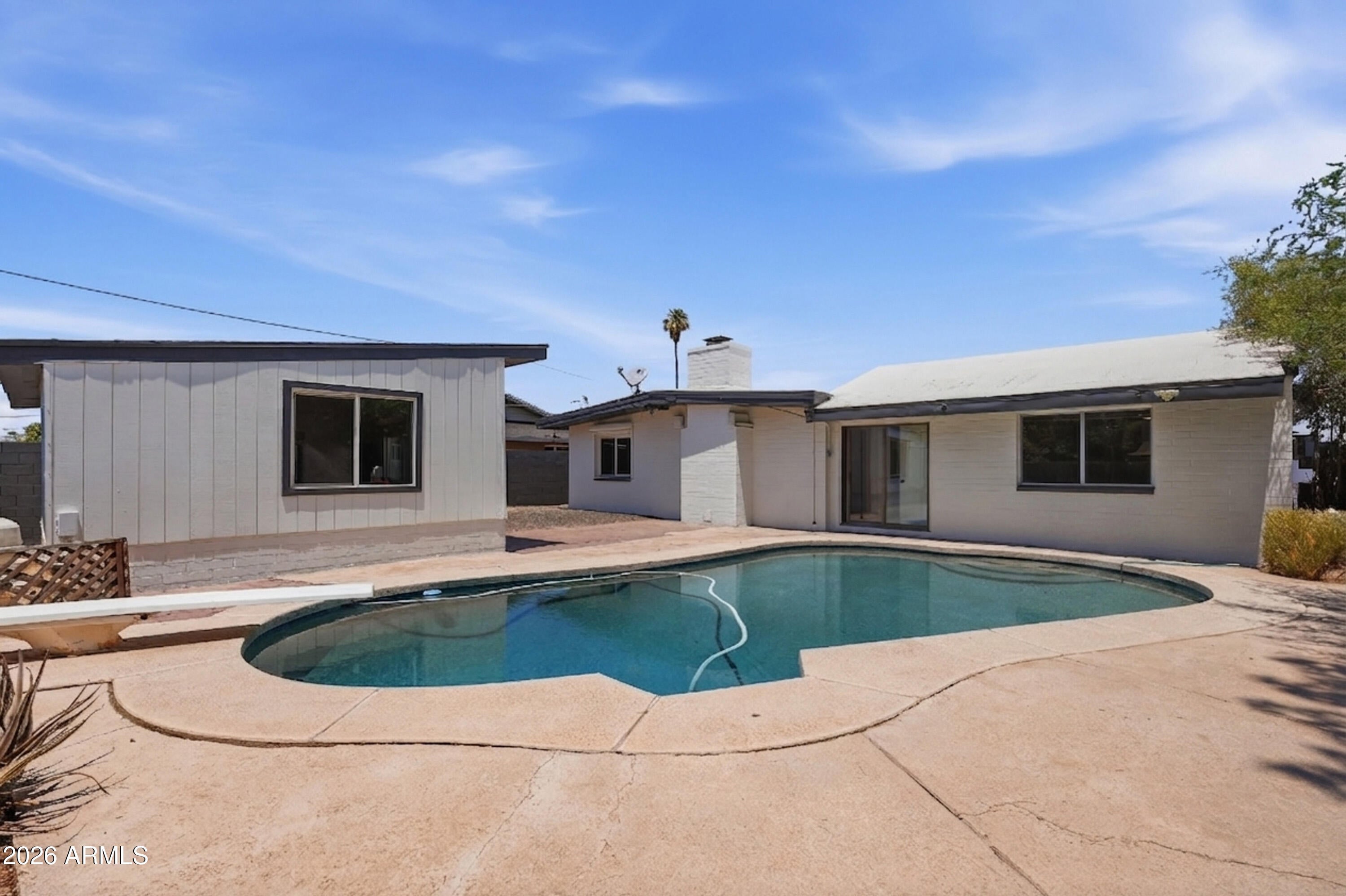 1609 E Gaylon
