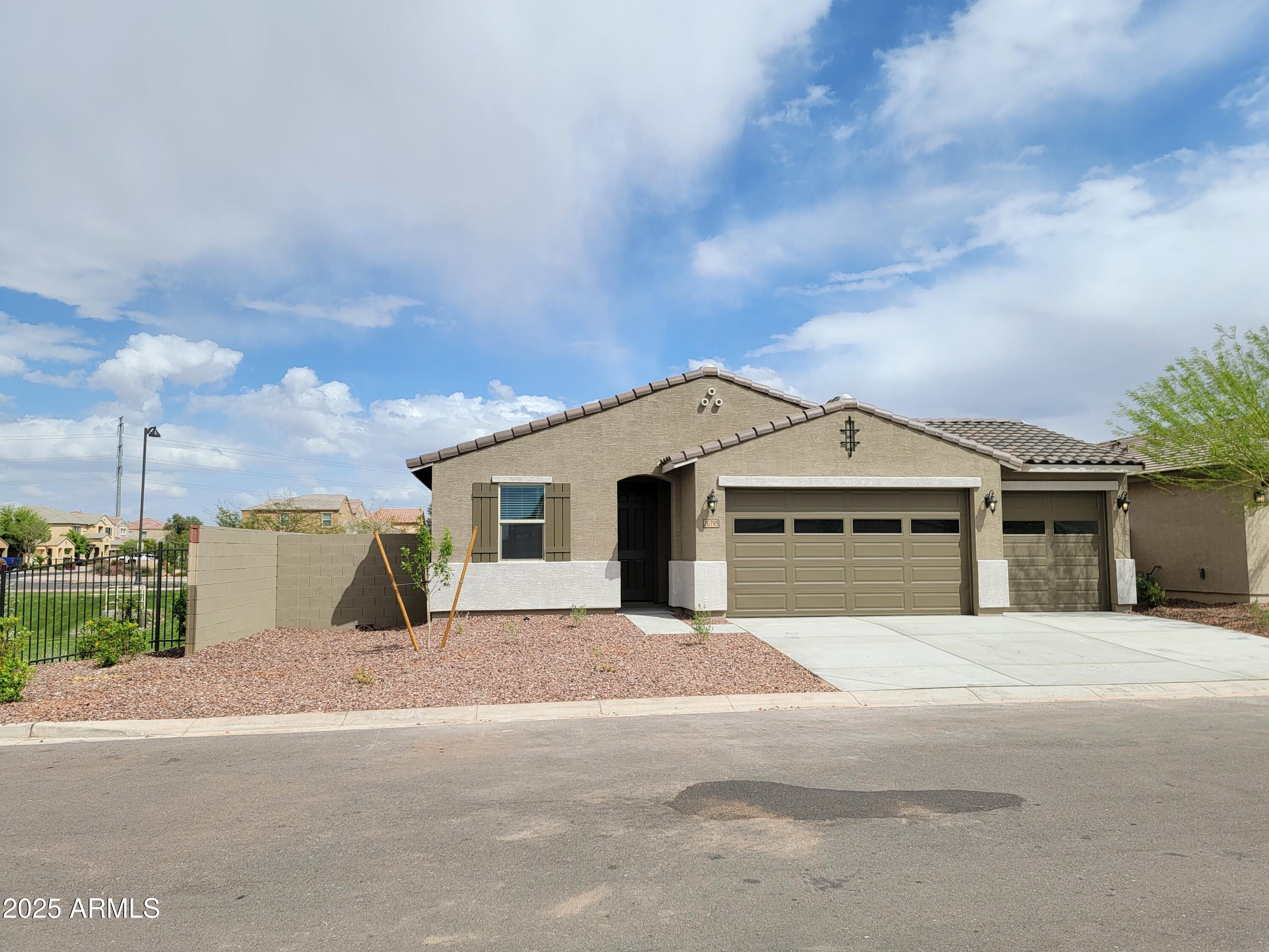 20795 N ROADRUNNER Lane