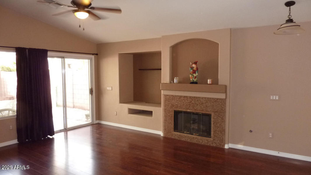 140 W OXFORD Lane