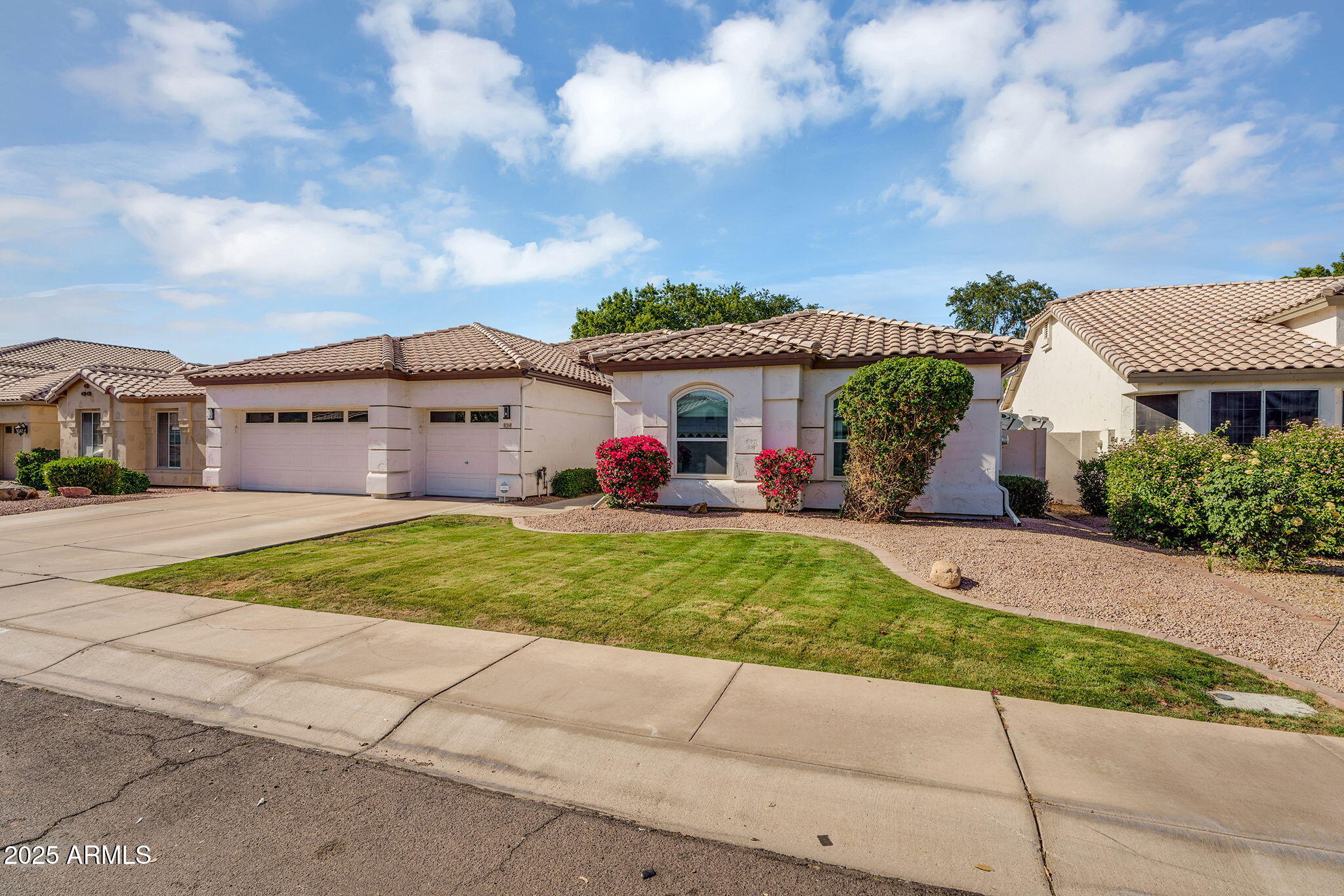 824 W MESQUITE Street