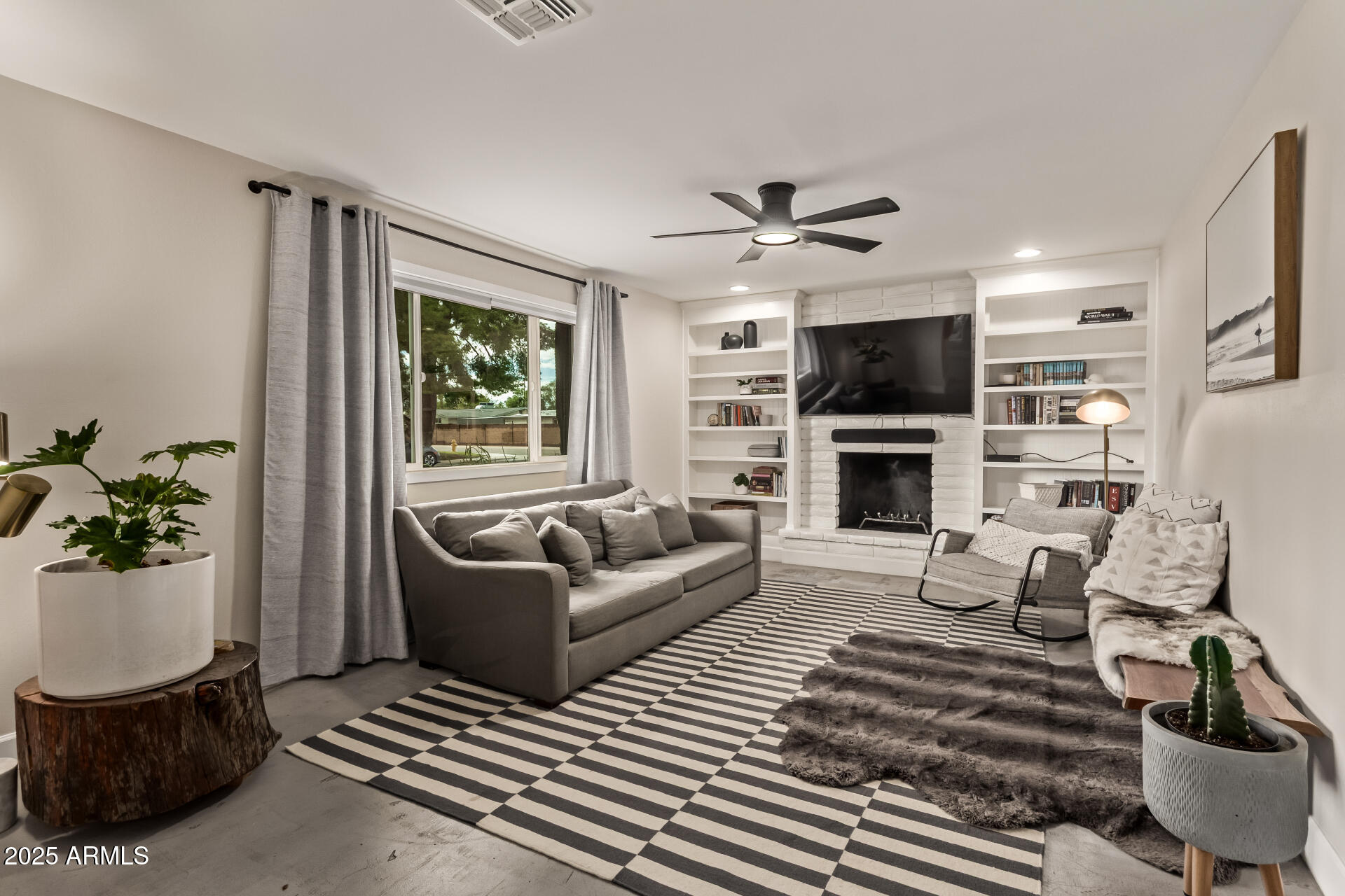 3834 E SHAW BUTTE Drive