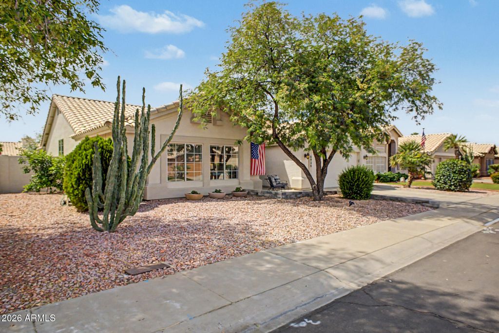 Photo of 6939 W Robin Lane, Glendale, AZ 85310 (MLS # 7012839)