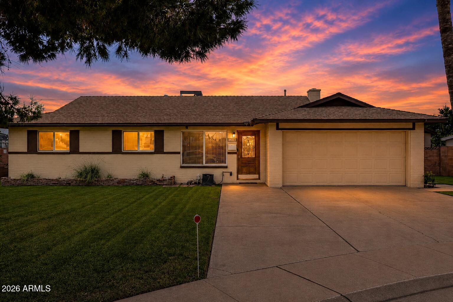 409 E HERMOSA Circle