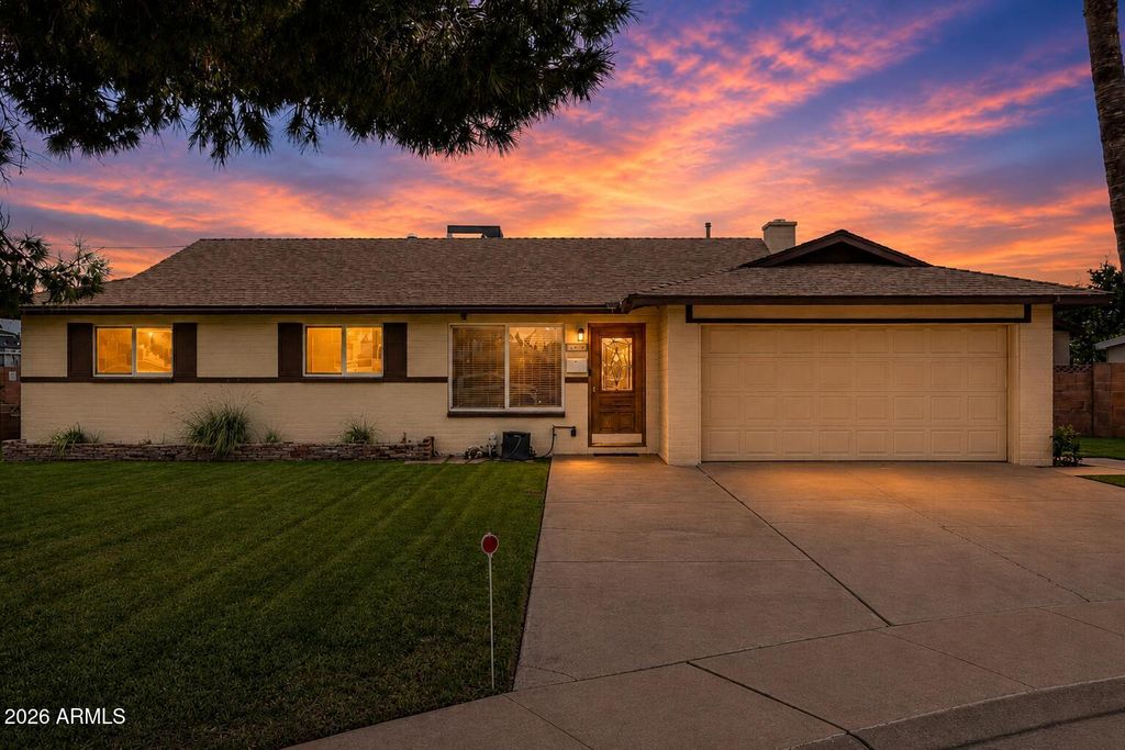 Photo of 409 E Hermosa Circle, Tempe, AZ 85282 (MLS # 6999449)