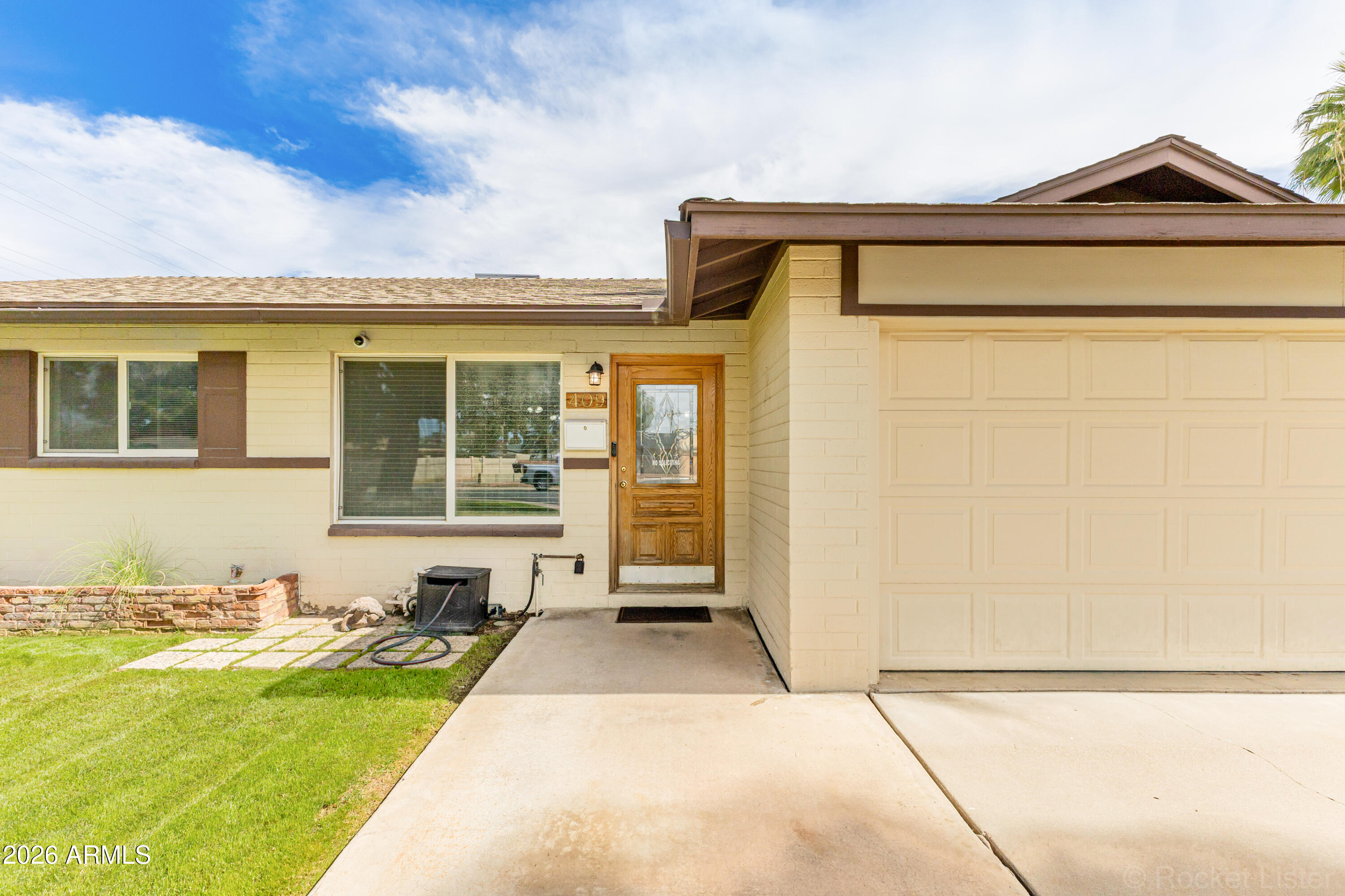 409 E HERMOSA Circle