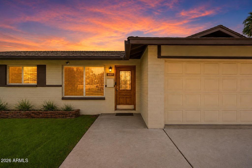 Photo of 409 E Hermosa Circle, Tempe, AZ 85282 (MLS # 6999449)
