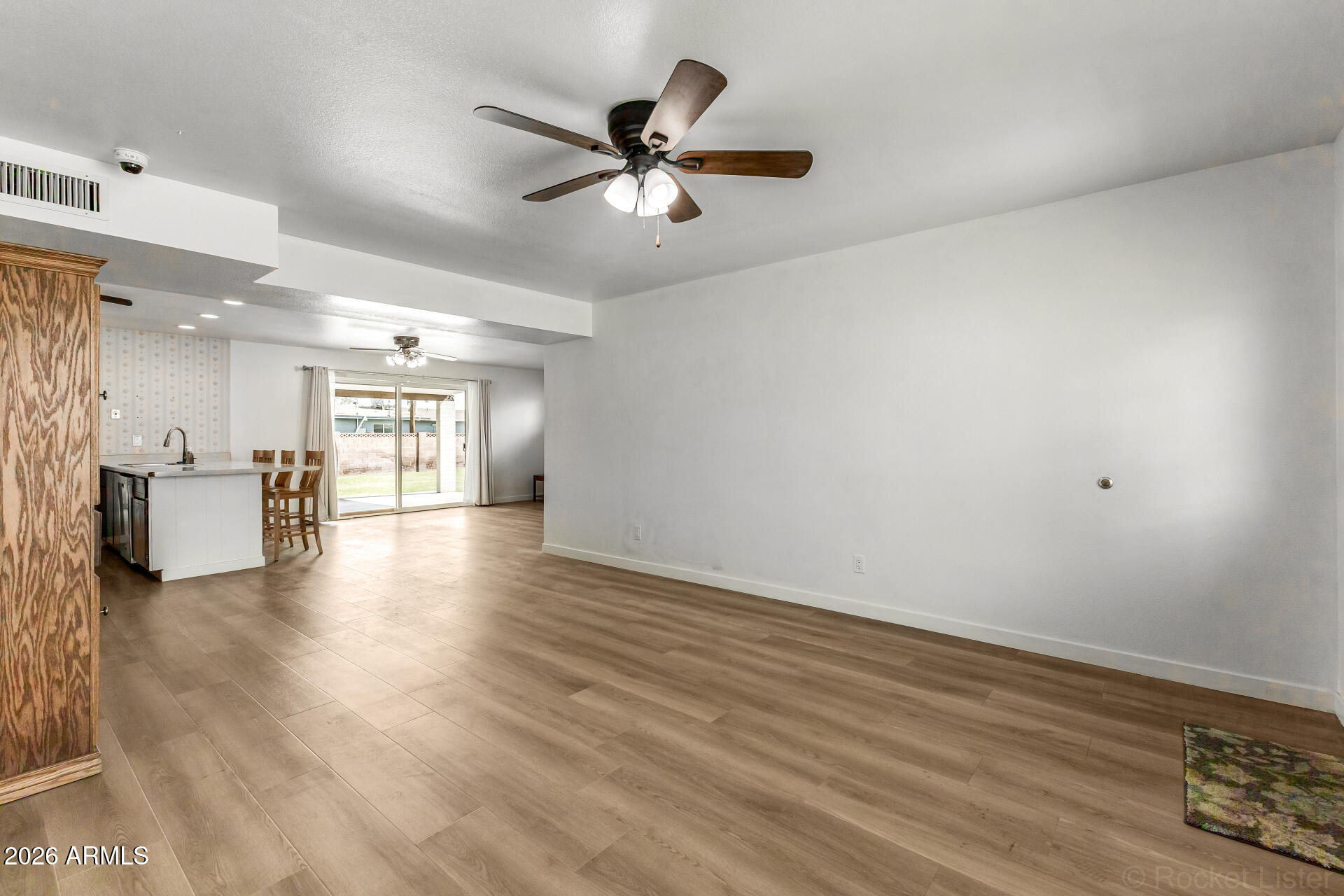 409 E HERMOSA Circle