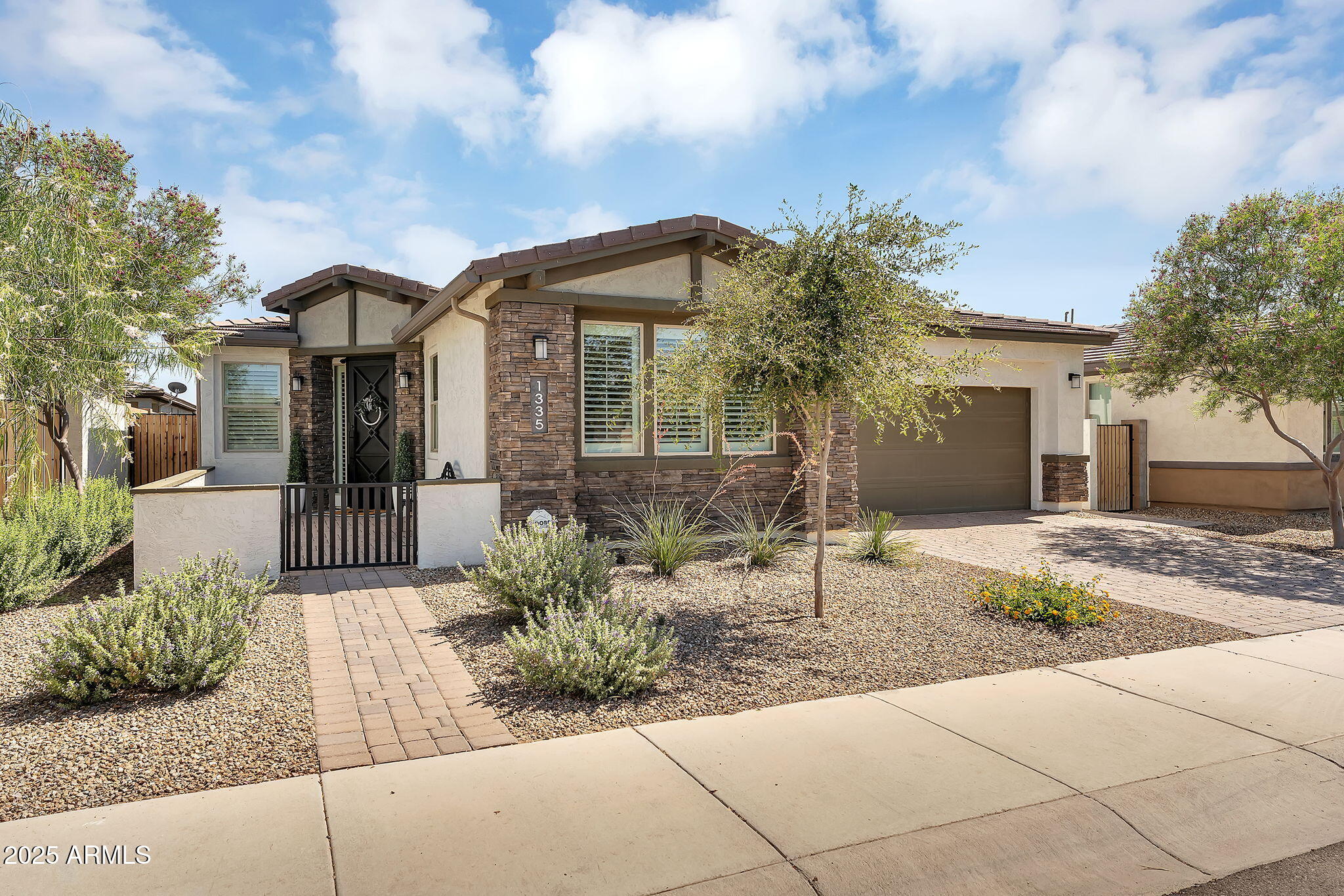 Homes 1 1335 W VIA DEL ORO --