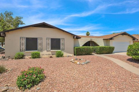 Single Family Residence in Glendale AZ 4026 Meadow Drive.jpg