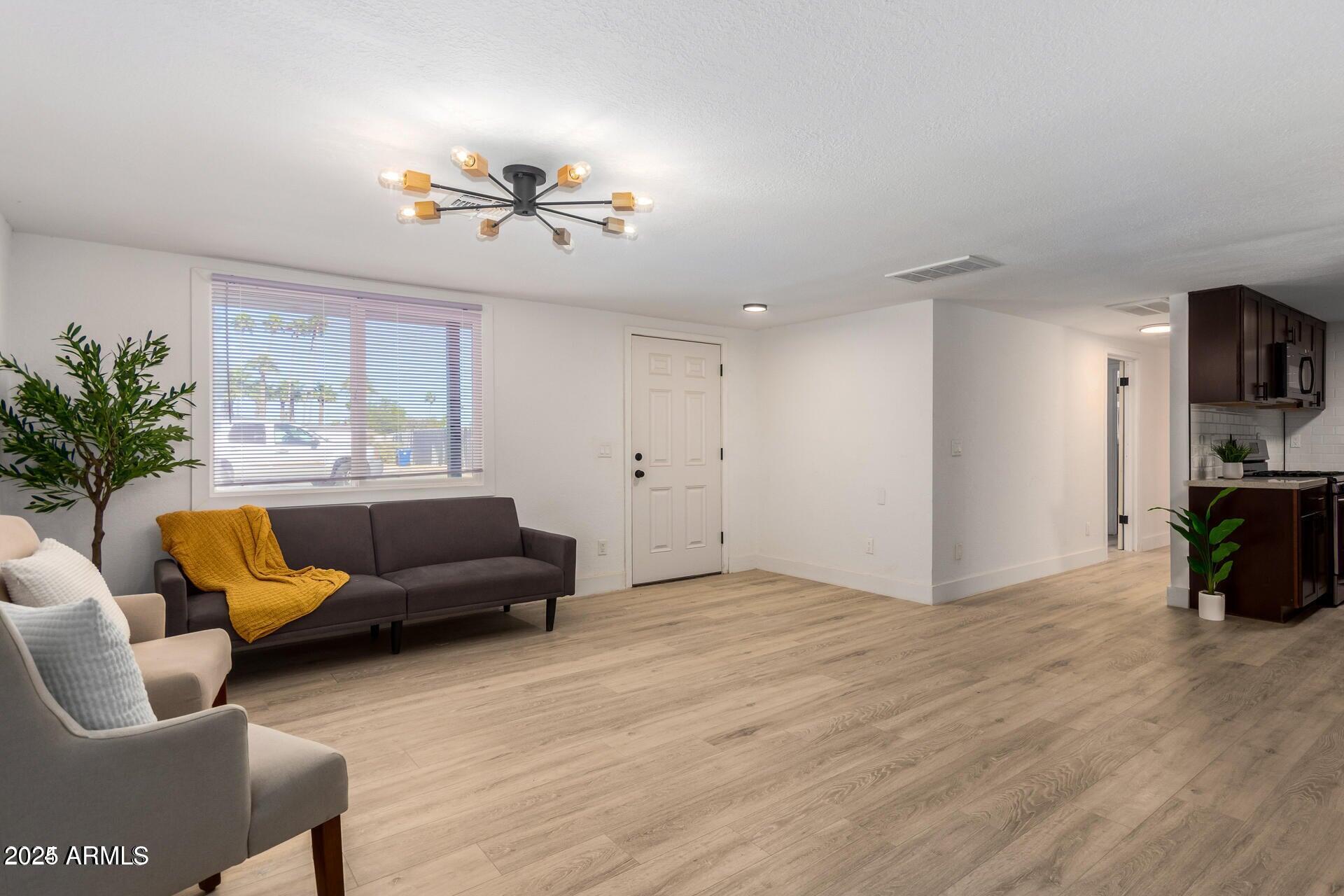 830 S GREENLEAF Lane