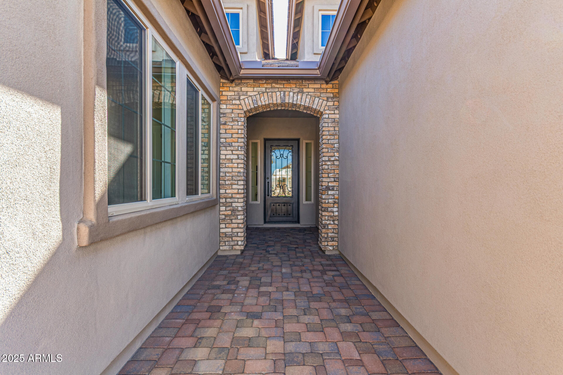 2565 E VIRGINIA Circle